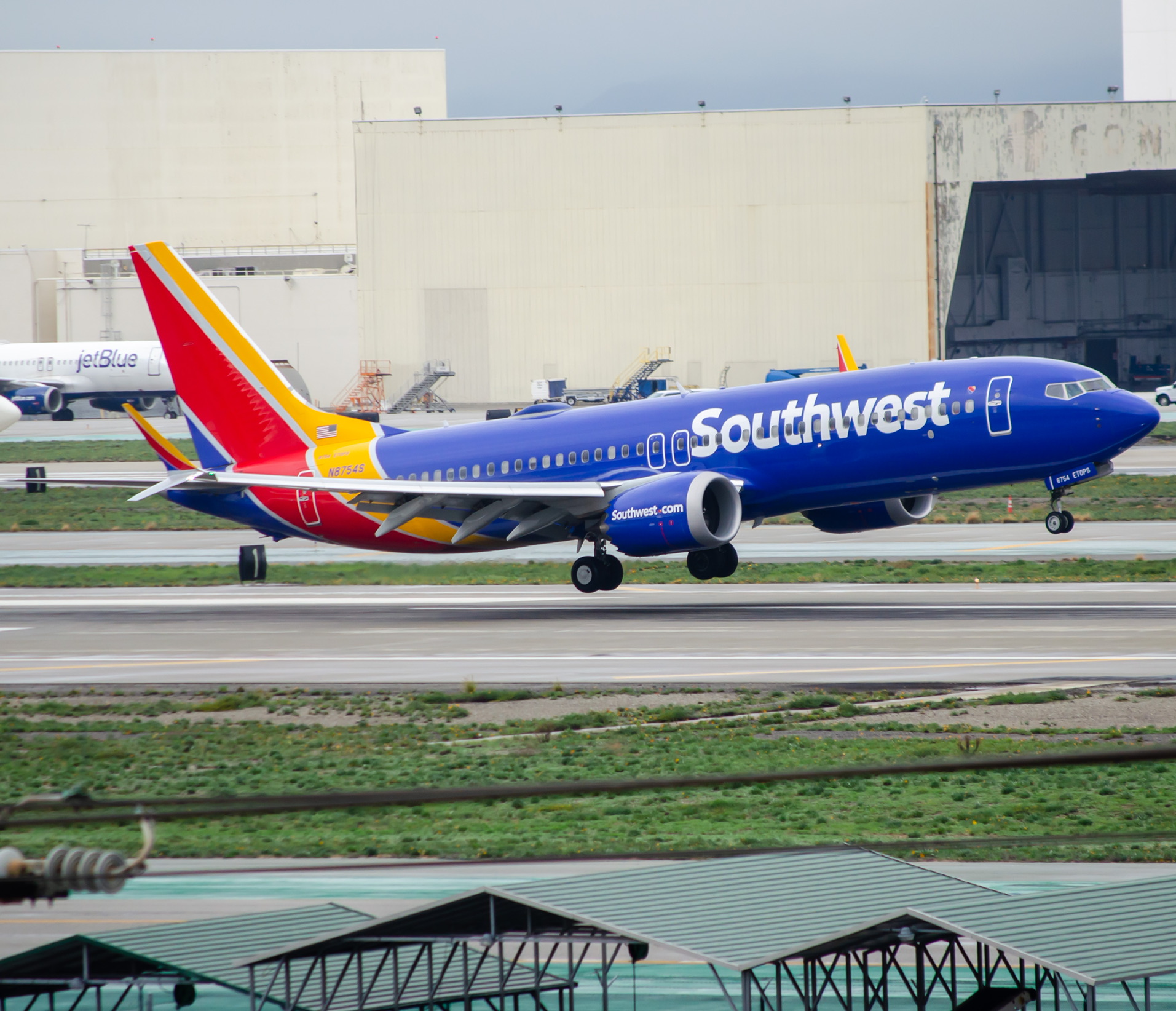 Full size: Southwest Airlines Boeing 737 MAX 8 N8754S at Los Angeles International Airport