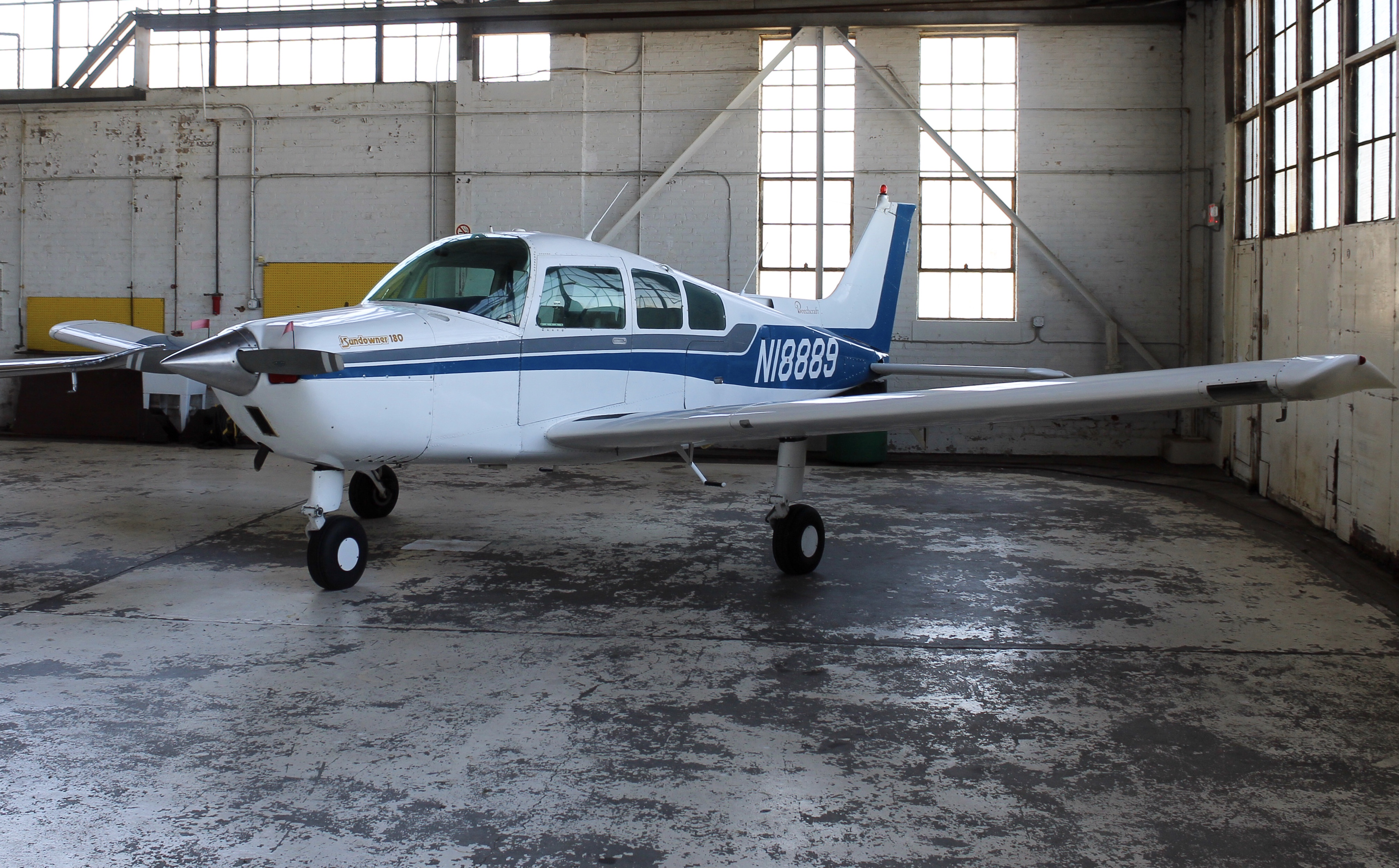 Full size: PRIVATE Beechcraft C-23 Sundowner N18889 at Cincinnati Municipal Airport/Lunken Field