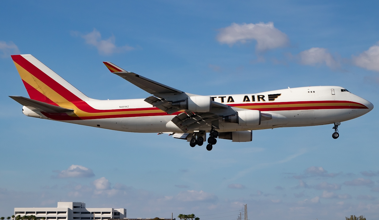 Full size: Kalitta Air Boeing 747-400F N401KZ  at Miami International Airport