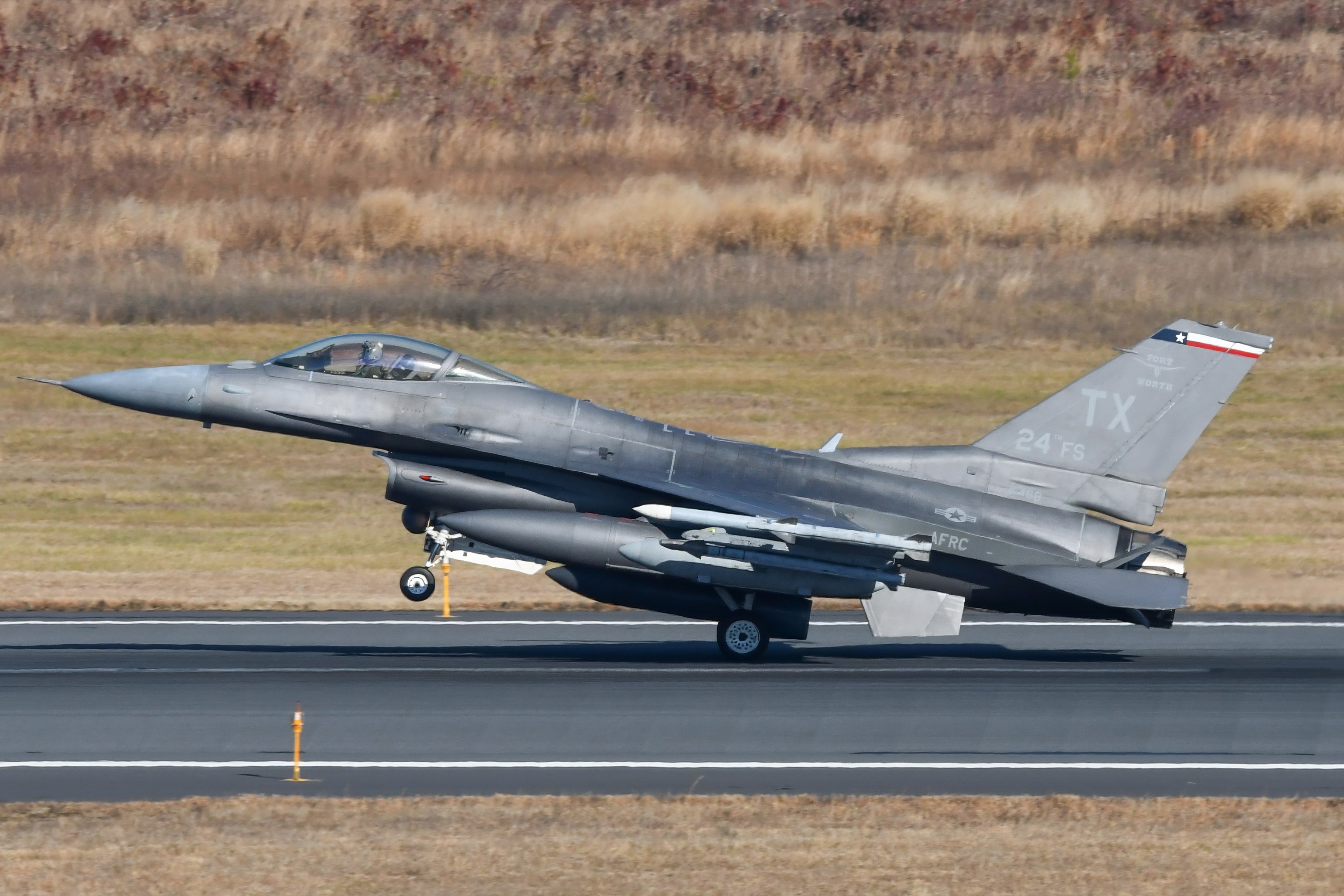 Full size: USAF - United States Air Force General Dynamics F-16 Fighting Falcon 85-1468 at Atlantic City International Airport