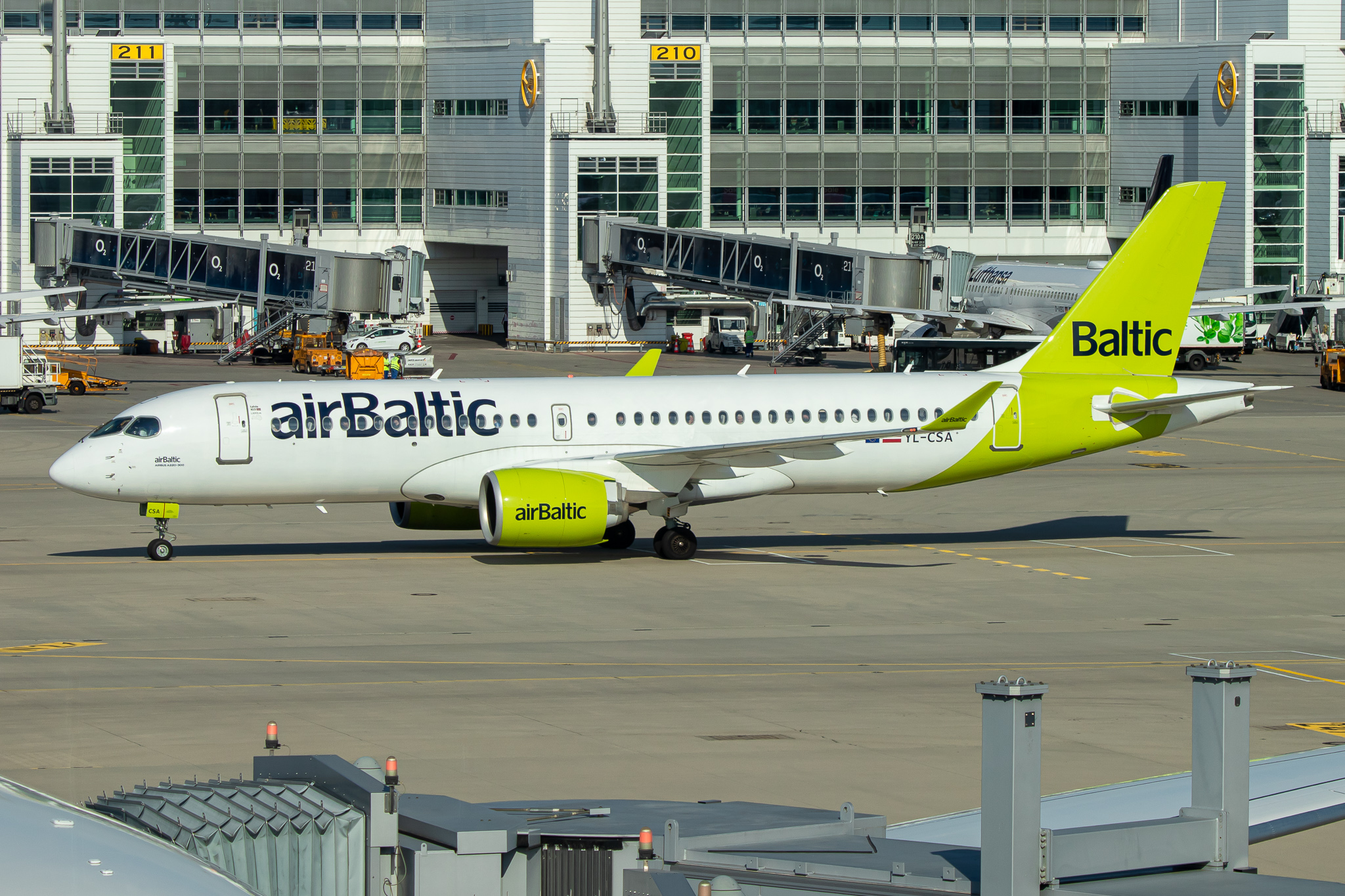 Full size: Air Baltic Airbus A220-300 YL-CSA at Munich International Airport