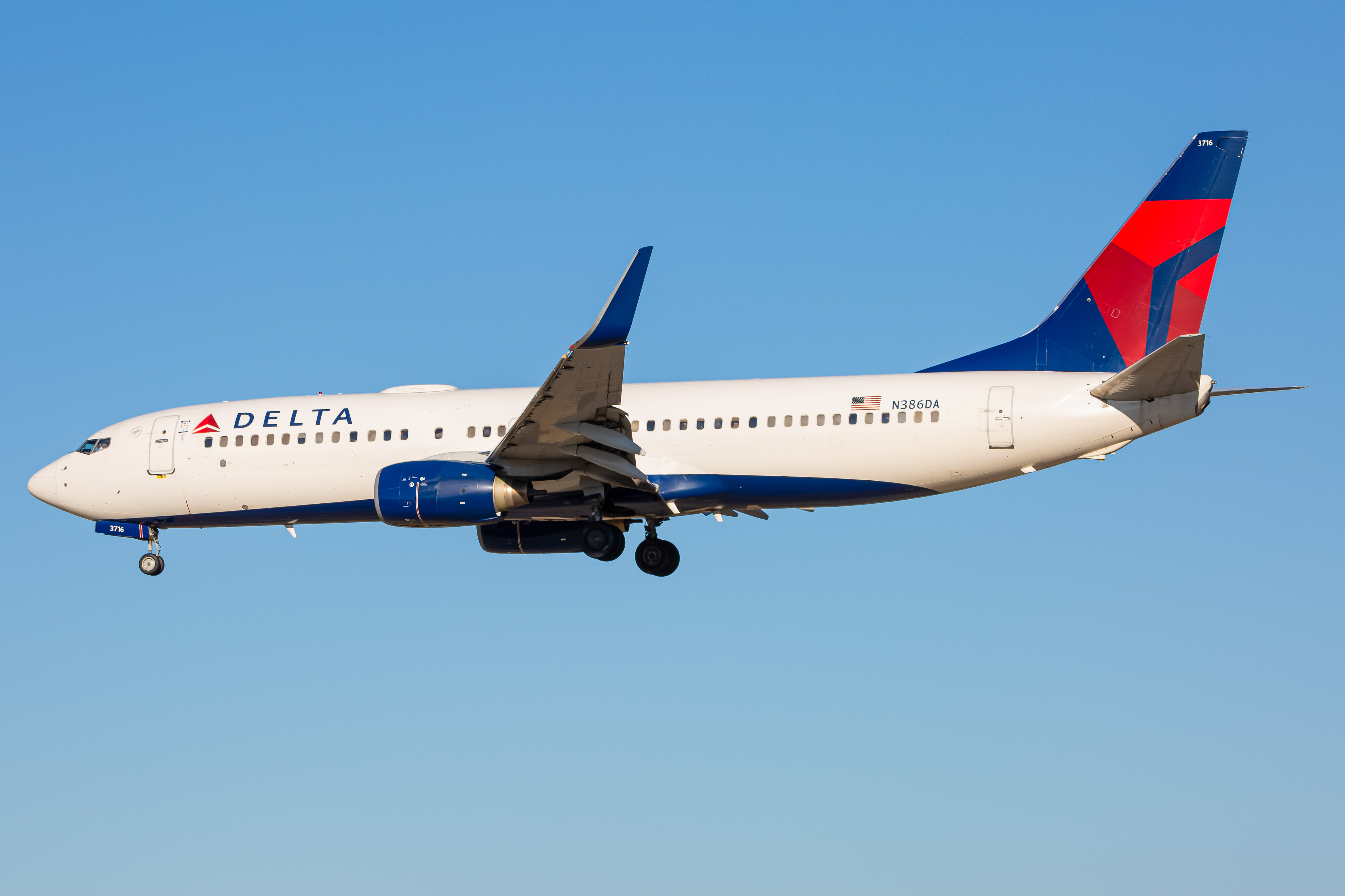 Full size: Delta Airlines Boeing 737-800 N386DA at Baltimore/Washington International Thurgood Marshall Airport