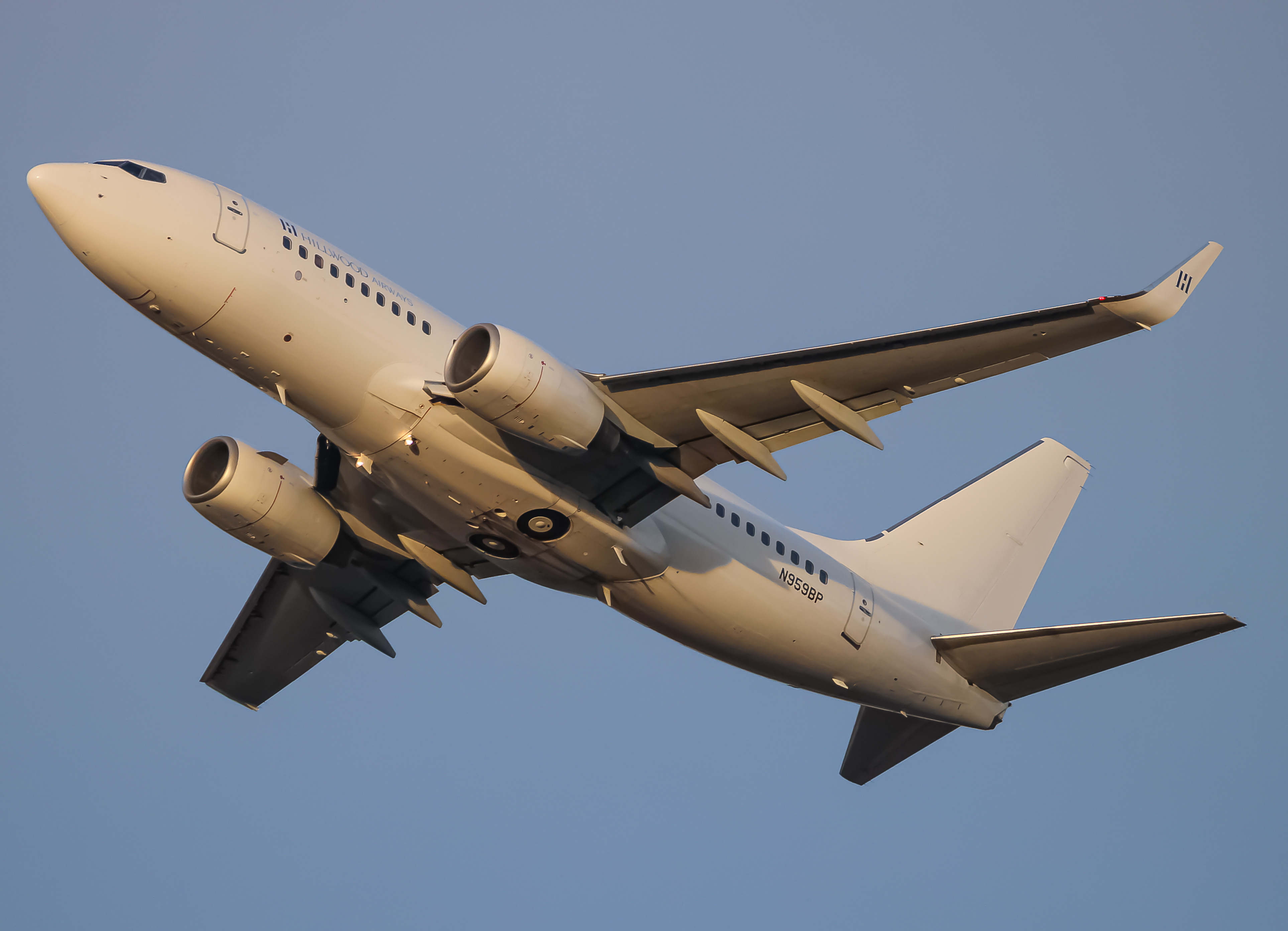Full size: Hillwood Airways Boeing 737-700 N959BP at Baltimore/Washington International Thurgood Marshall Airport