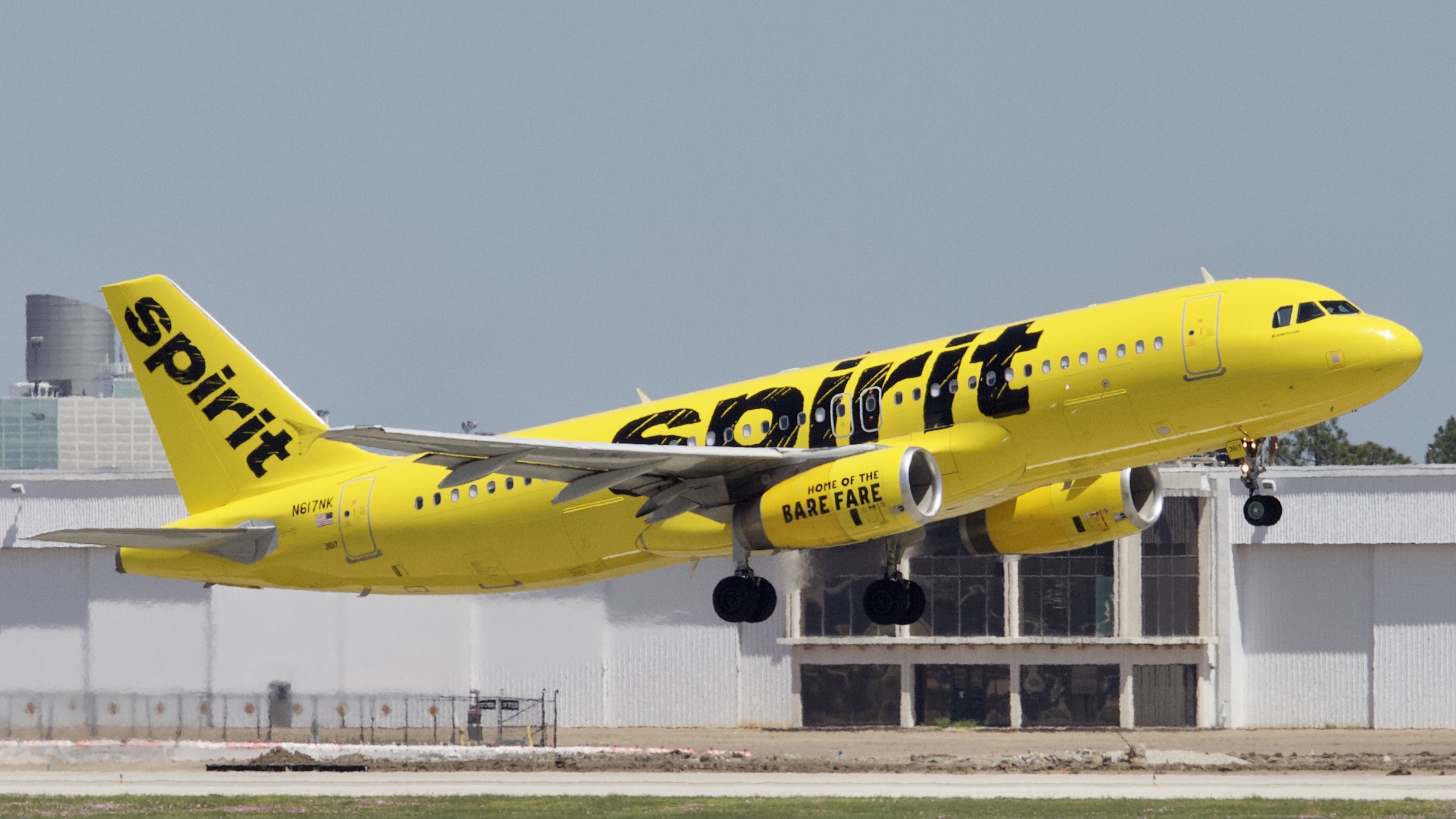 Full size: Spirit Airlines Airbus A320 N617NK at Houston-George Bush Intercontinental Airport