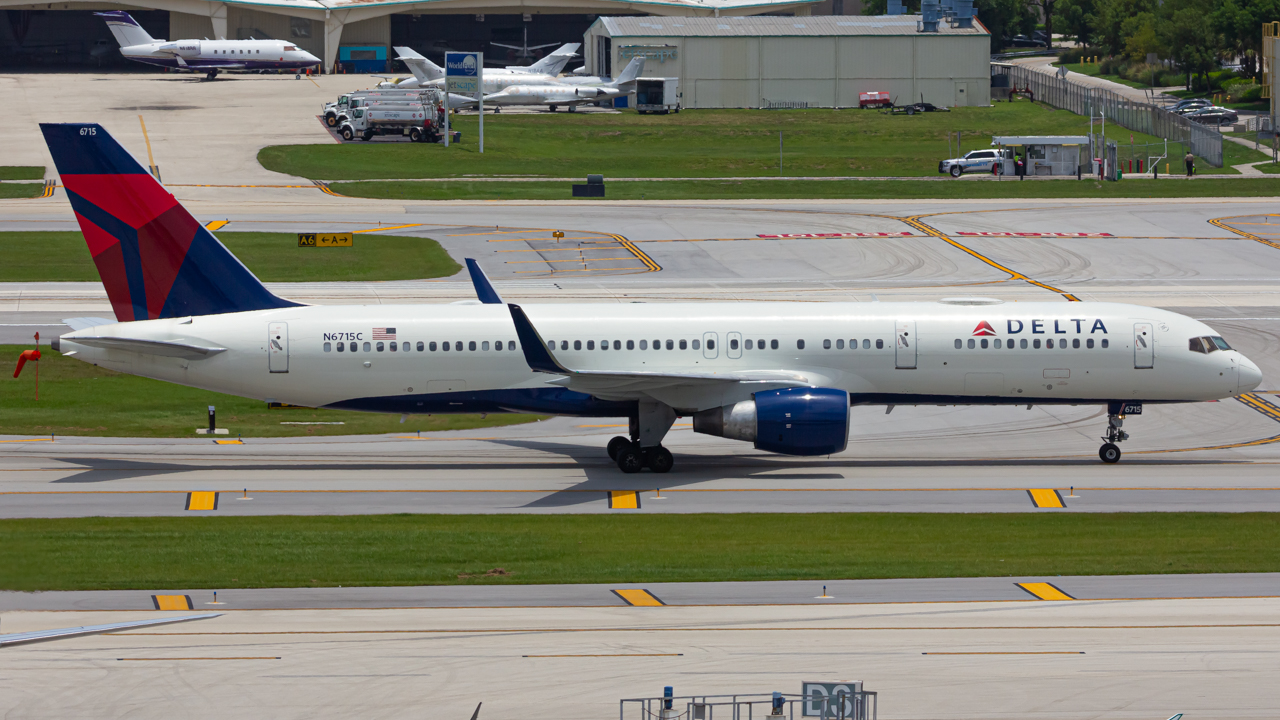 Full size: Delta Airlines Boeing 757-200 N6715C  at Fort Lauderdale/Hollywood International Airport