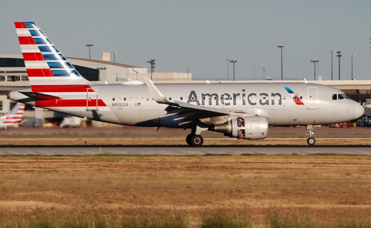 Full size: American Airlines Airbus A319 N90024 at Dallas-Fort Worth International Airport