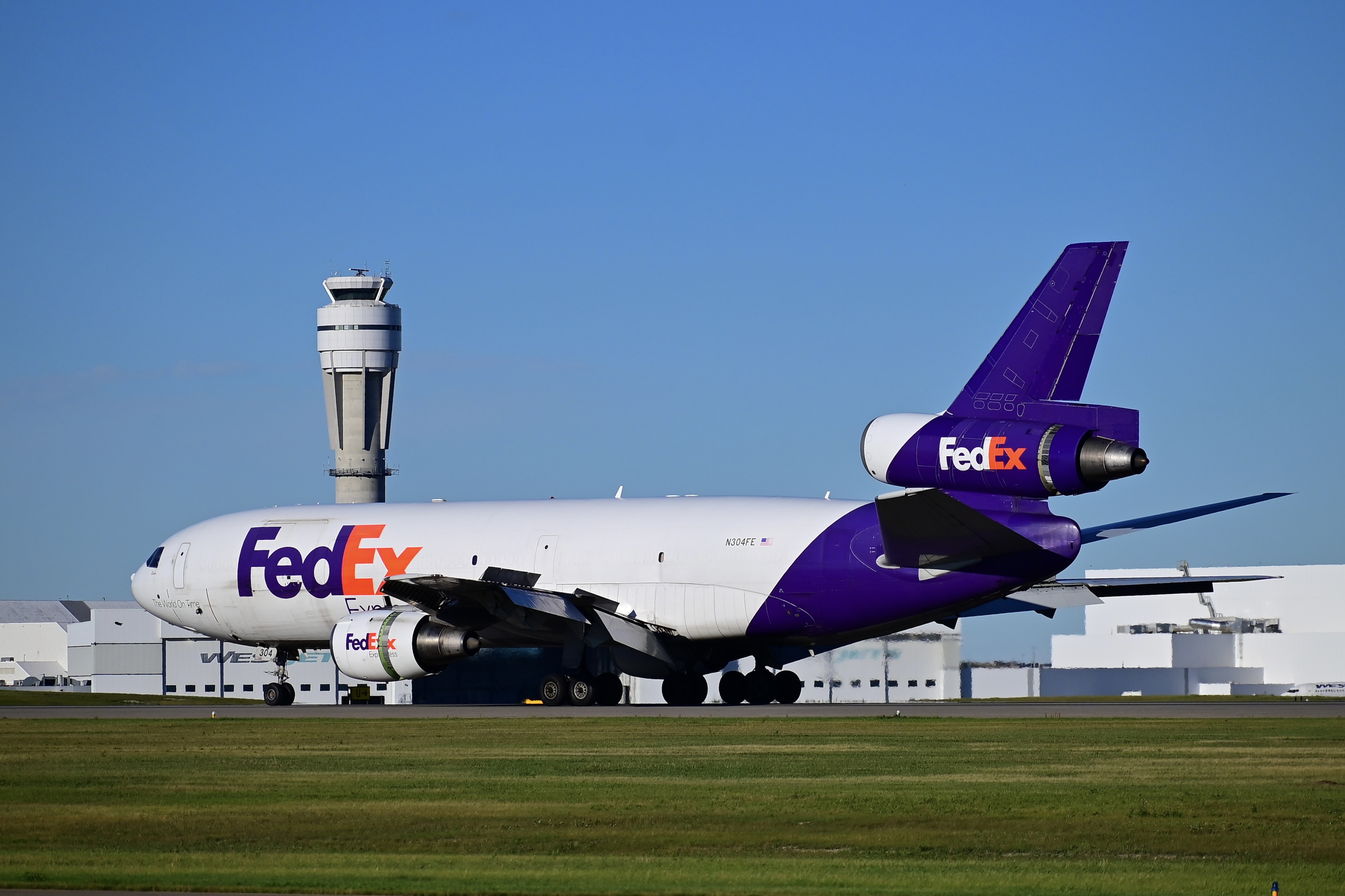 Full size: FedEx  McDonnell Douglas DC-10 N304FE at Calgary International Airport
