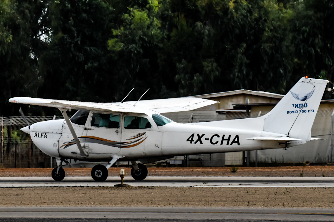Full size: PRIVATE Cessna 172 4X-CHA at Herzliya Airport