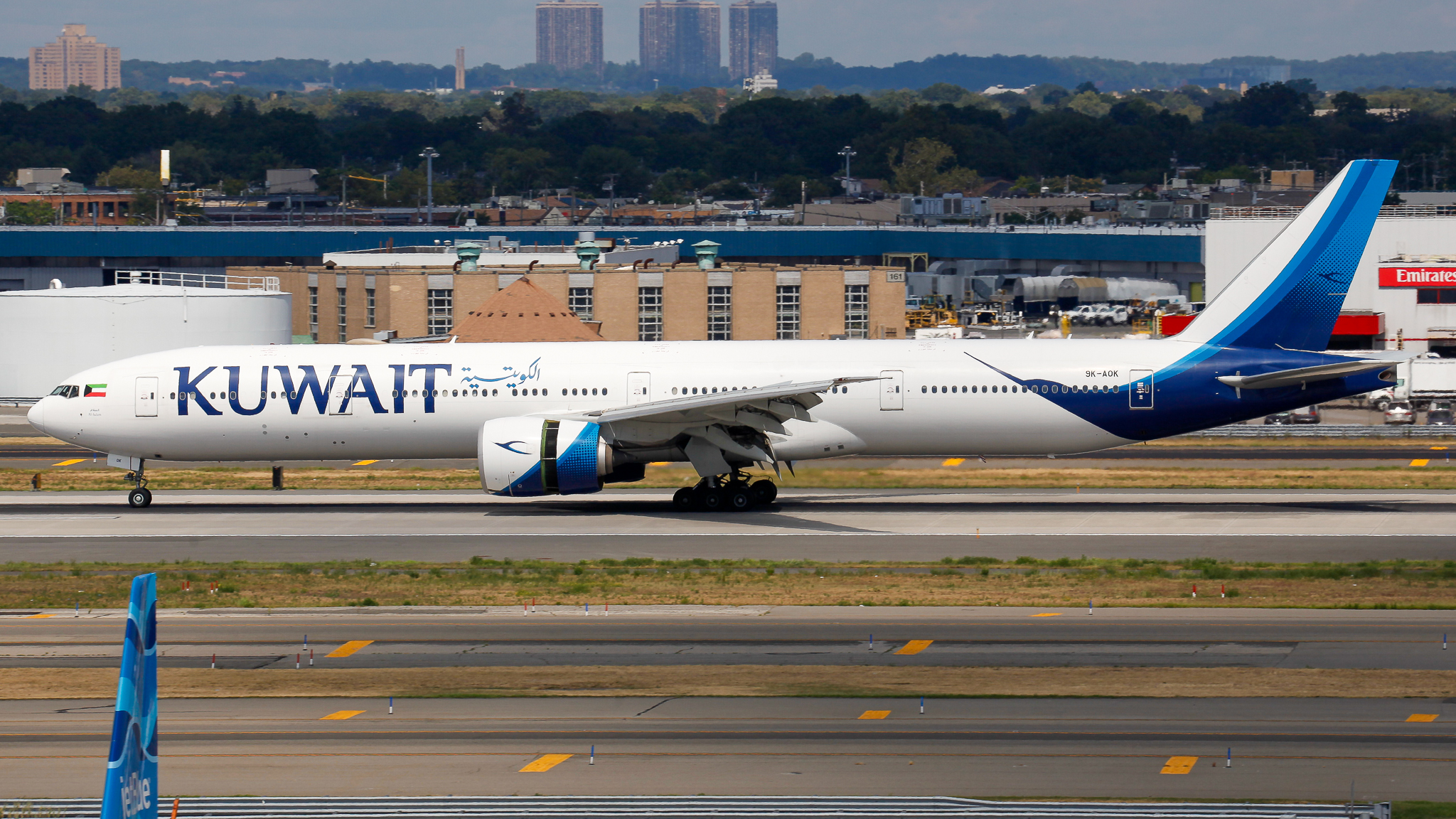 Full size: Kuwait Airways Boeing 777-300 9K-AOK at John F. Kennedy International Airport