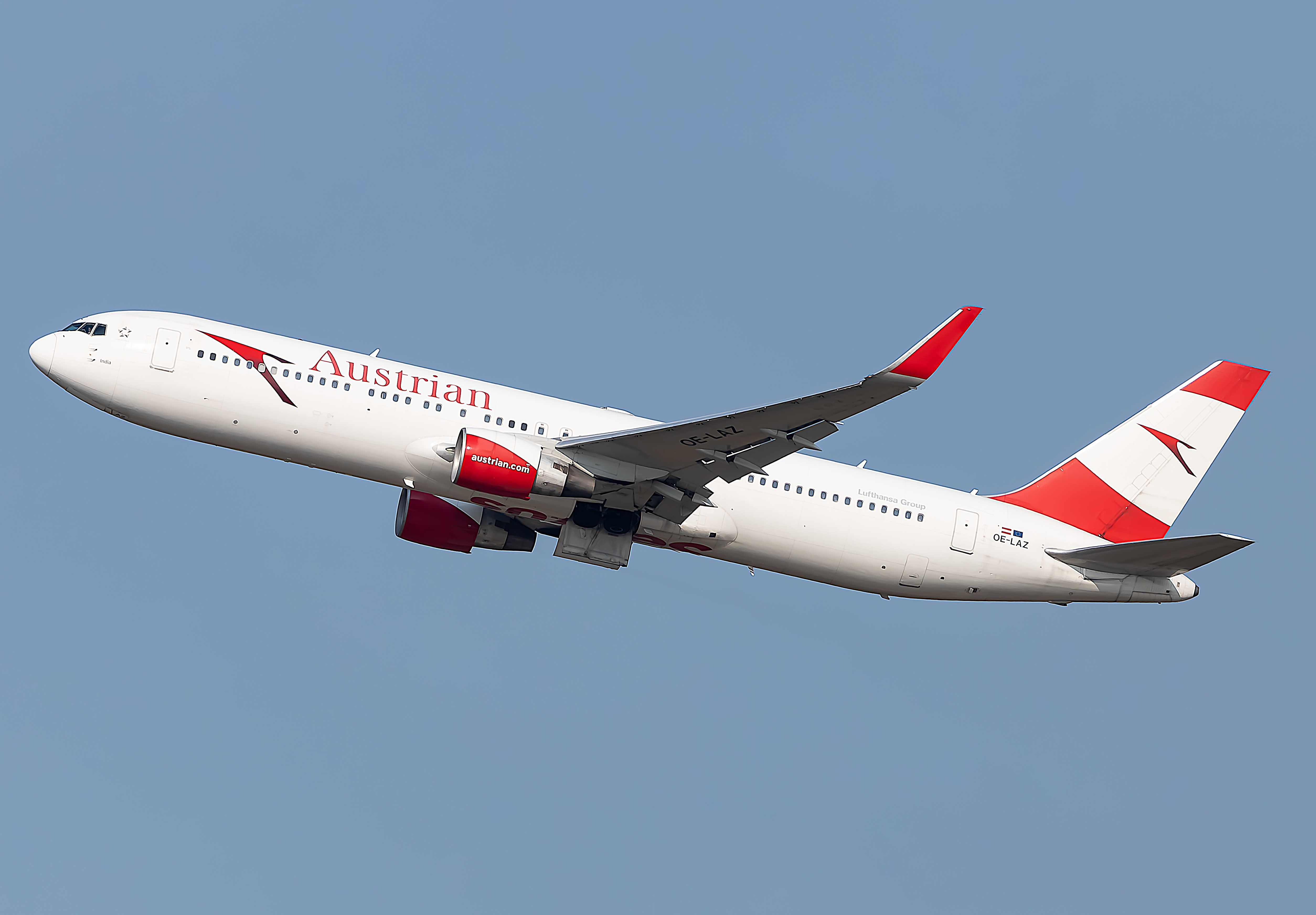 Full size: Austrian Airlines Boeing 767-300ER OE-LAZ at Washington Dulles International Airport