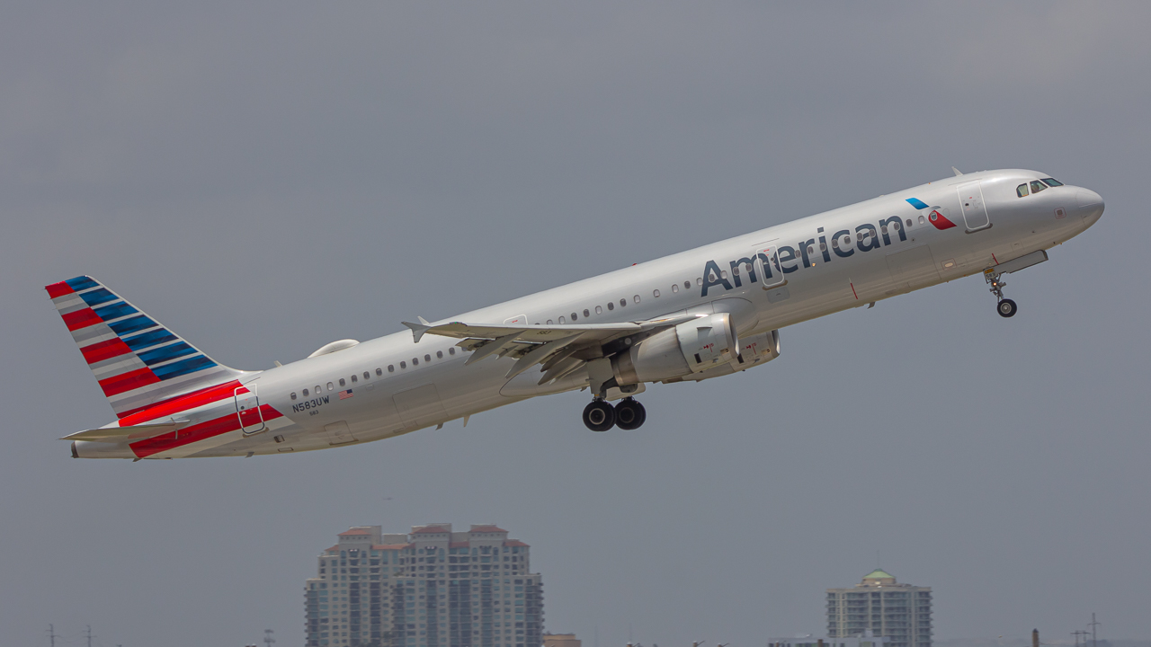 Full size: American Airlines Airbus A321-200 N583UW at Fort Lauderdale/Hollywood International Airport