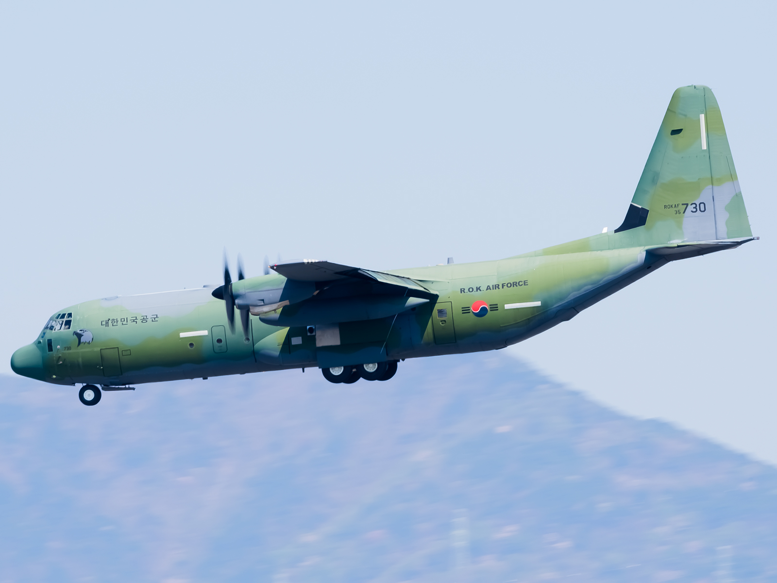 Full size: ROKAF Lockheed C-130J Hercules 35-730 at Gimhae International Airport