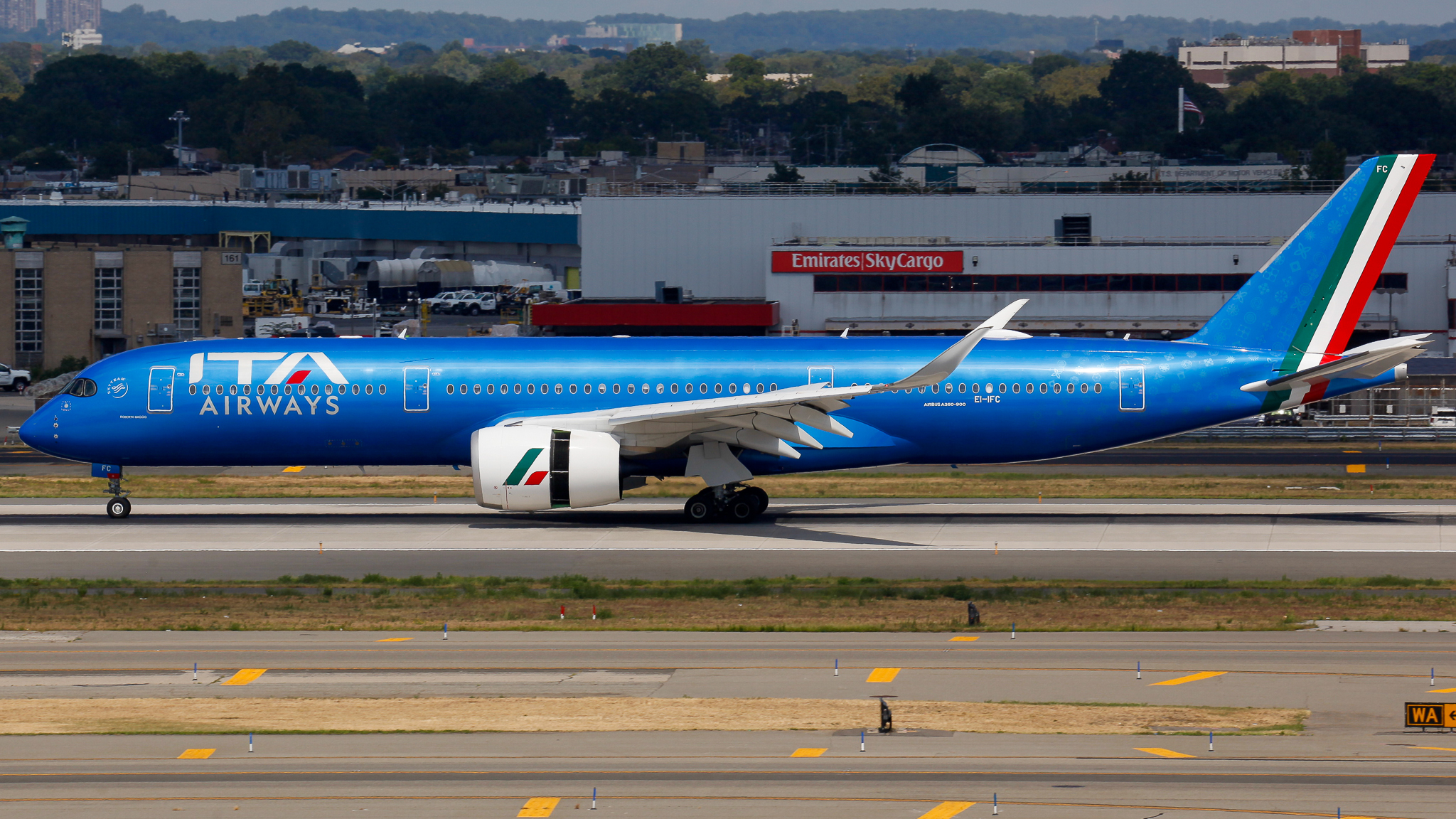 Full size: ITA Airways Airbus A350-900 EI-IFC at John F. Kennedy International Airport