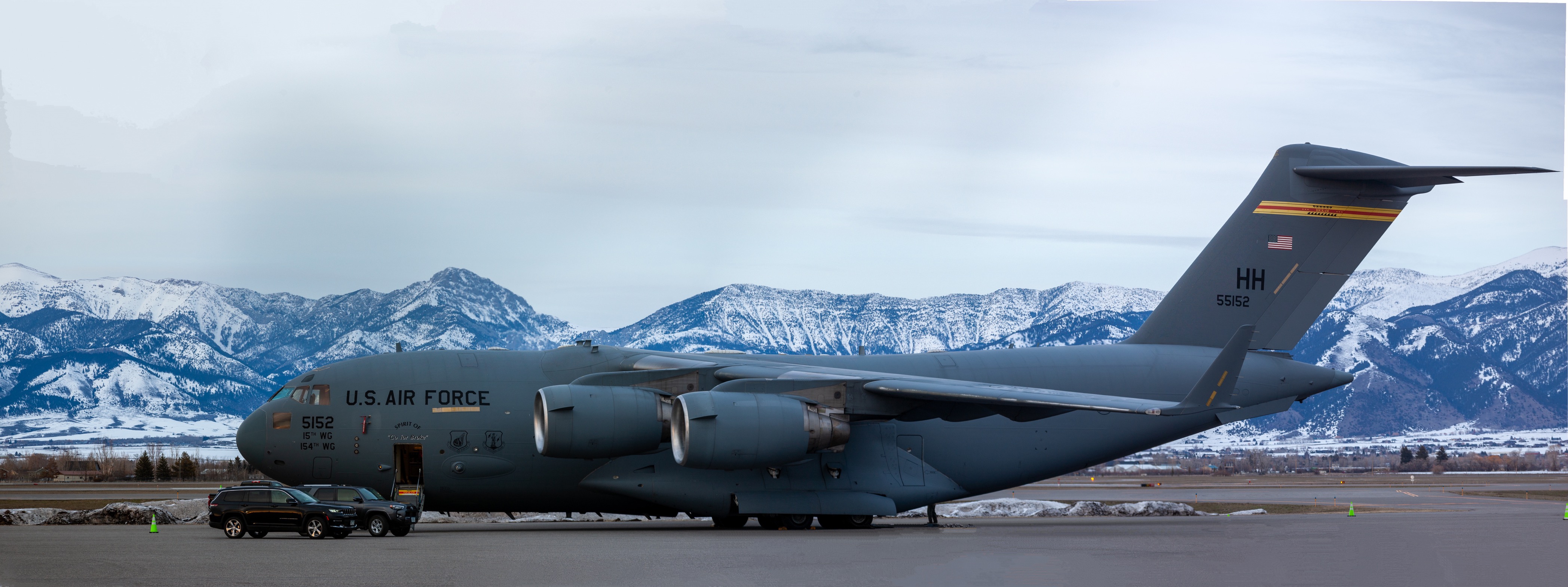 Full size: USAF - United States Air Force Boeing C-17 Globemaster III 05-5152 at Bozeman Yellowstone International Airport