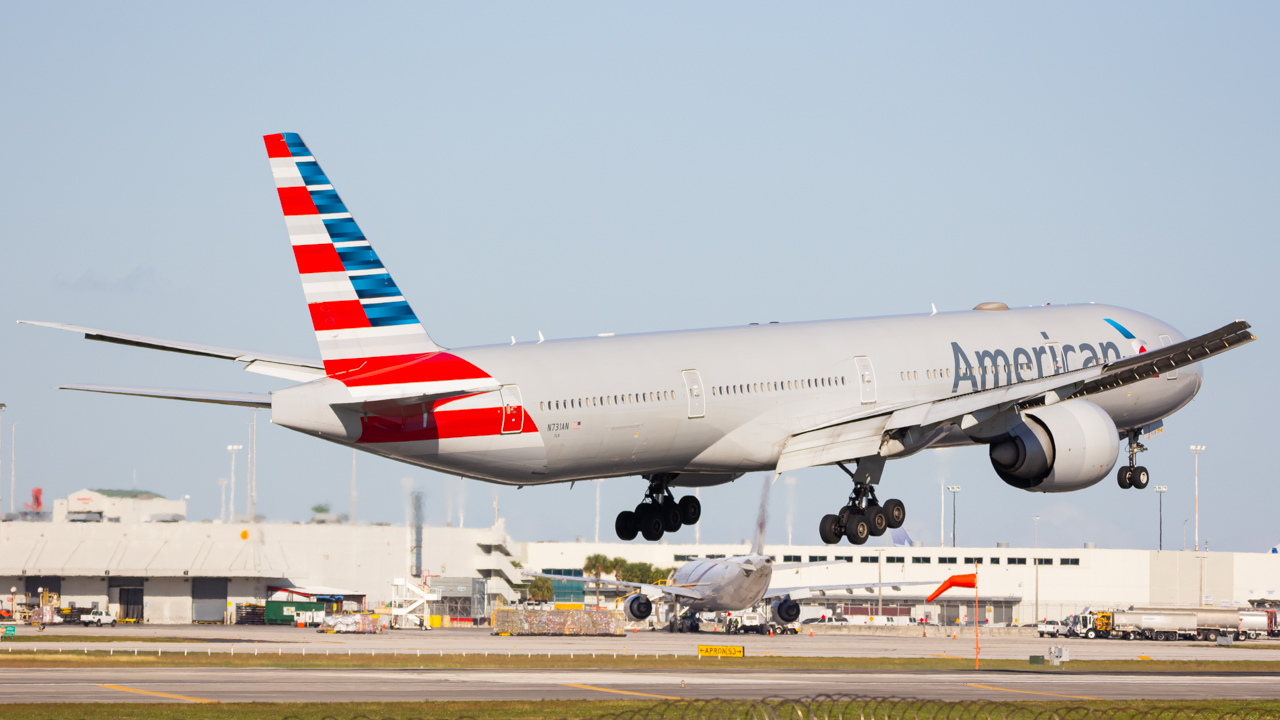 Full size: American Airlines Boeing 777-300ER N731AN at Miami International Airport