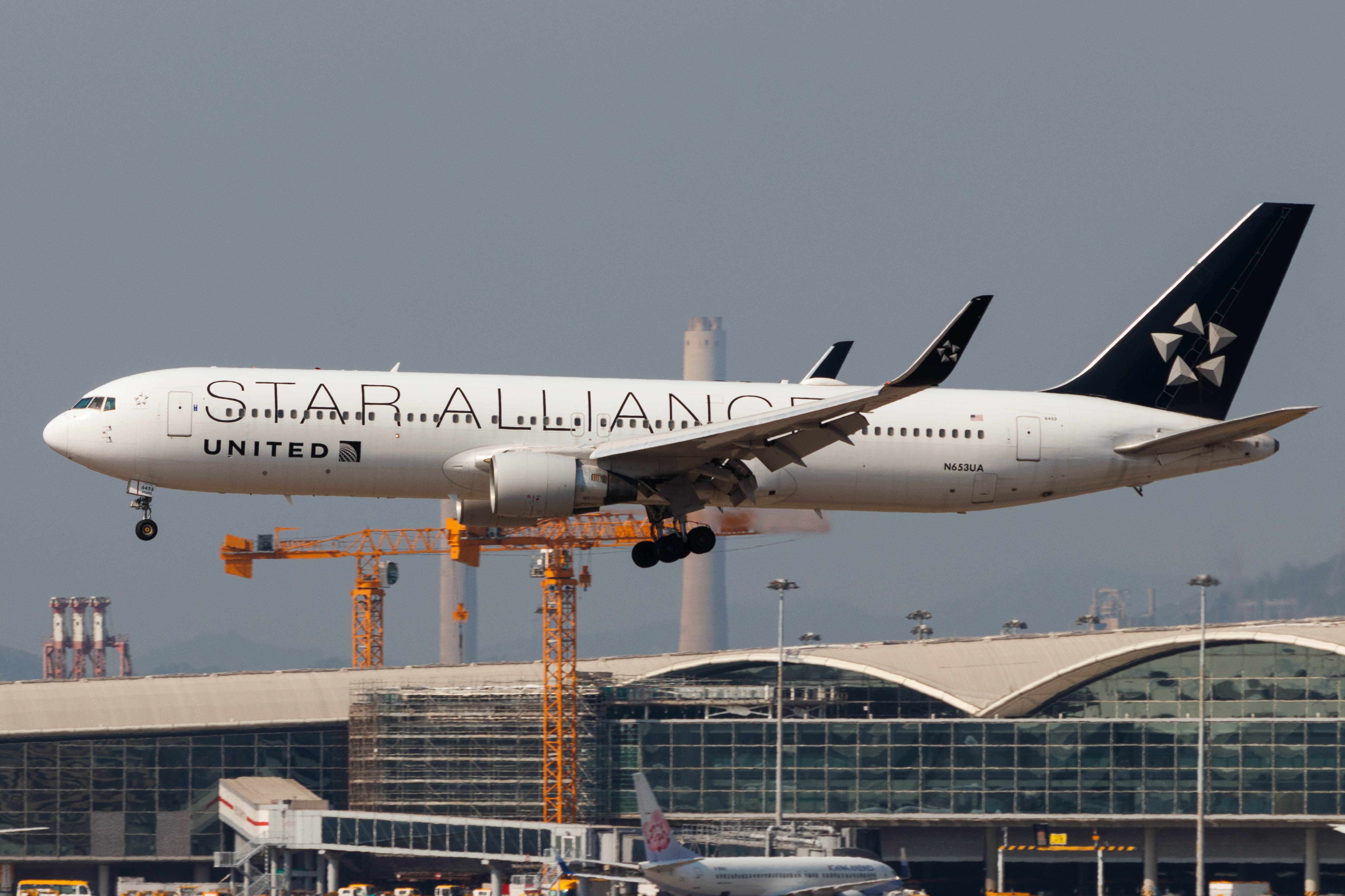 Full size: United Airlines Boeing 767-300ER N653UA at Hong Kong International Airport