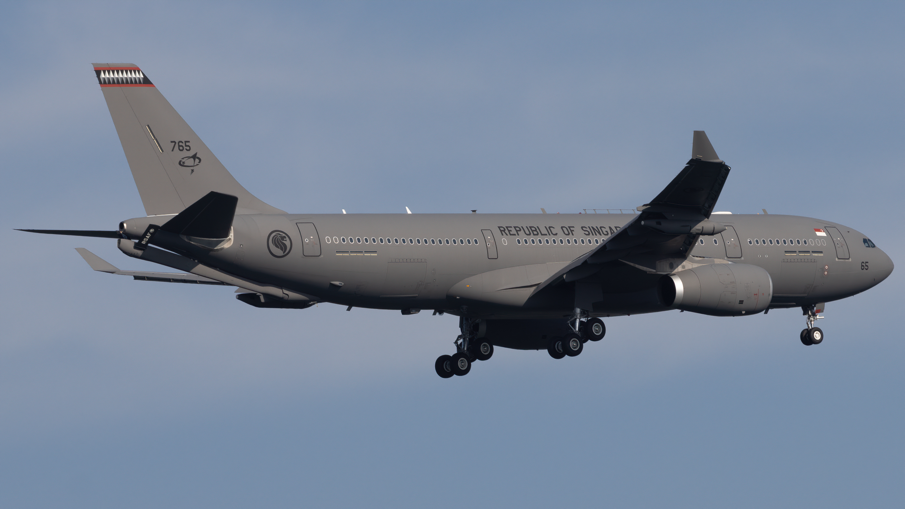 Full size: Singapore - Air Force Airbus A330-200MRTT 765 at Singapore-Changi Airport