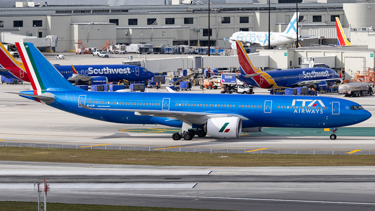 Full size: ITA Airways Airbus A330-900 EI-HJR at Miami International Airport