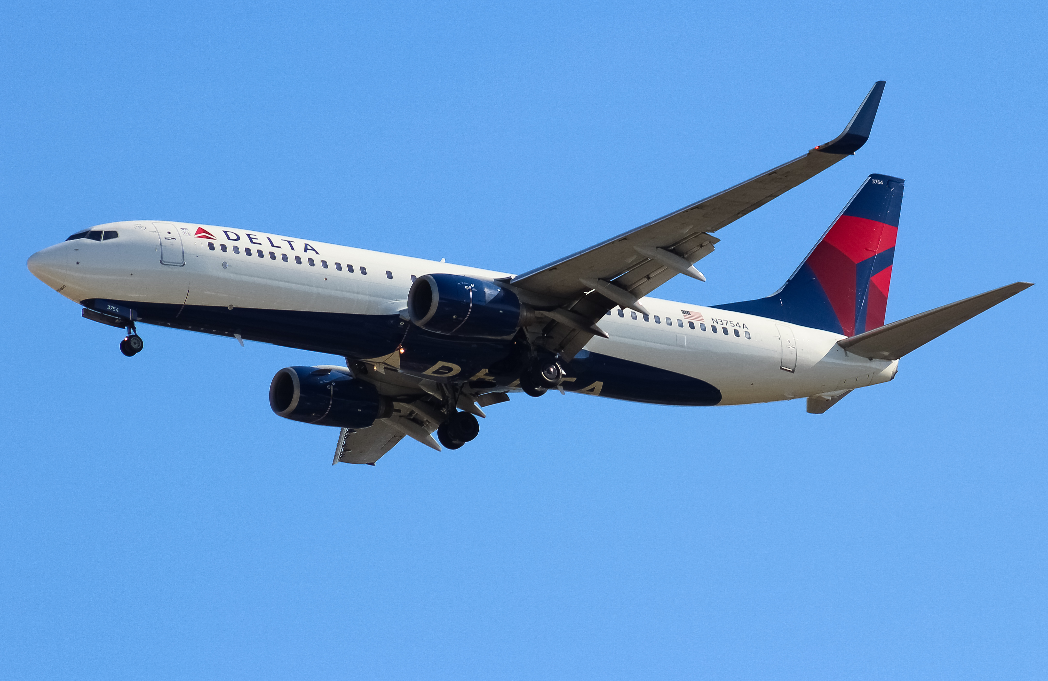 Full size: Delta Airlines Boeing 737-800 N3754A at Cincinnati/Northern Kentucky International Airport