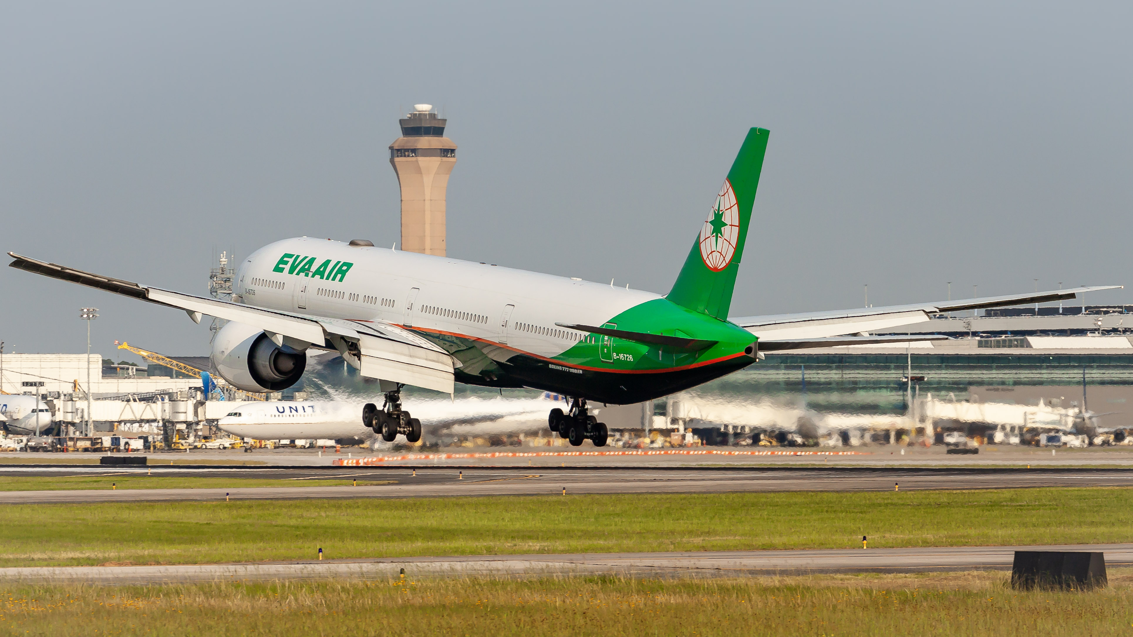Full size: EVA Air Boeing 777-300ER B-16726 at Houston-George Bush Intercontinental Airport
