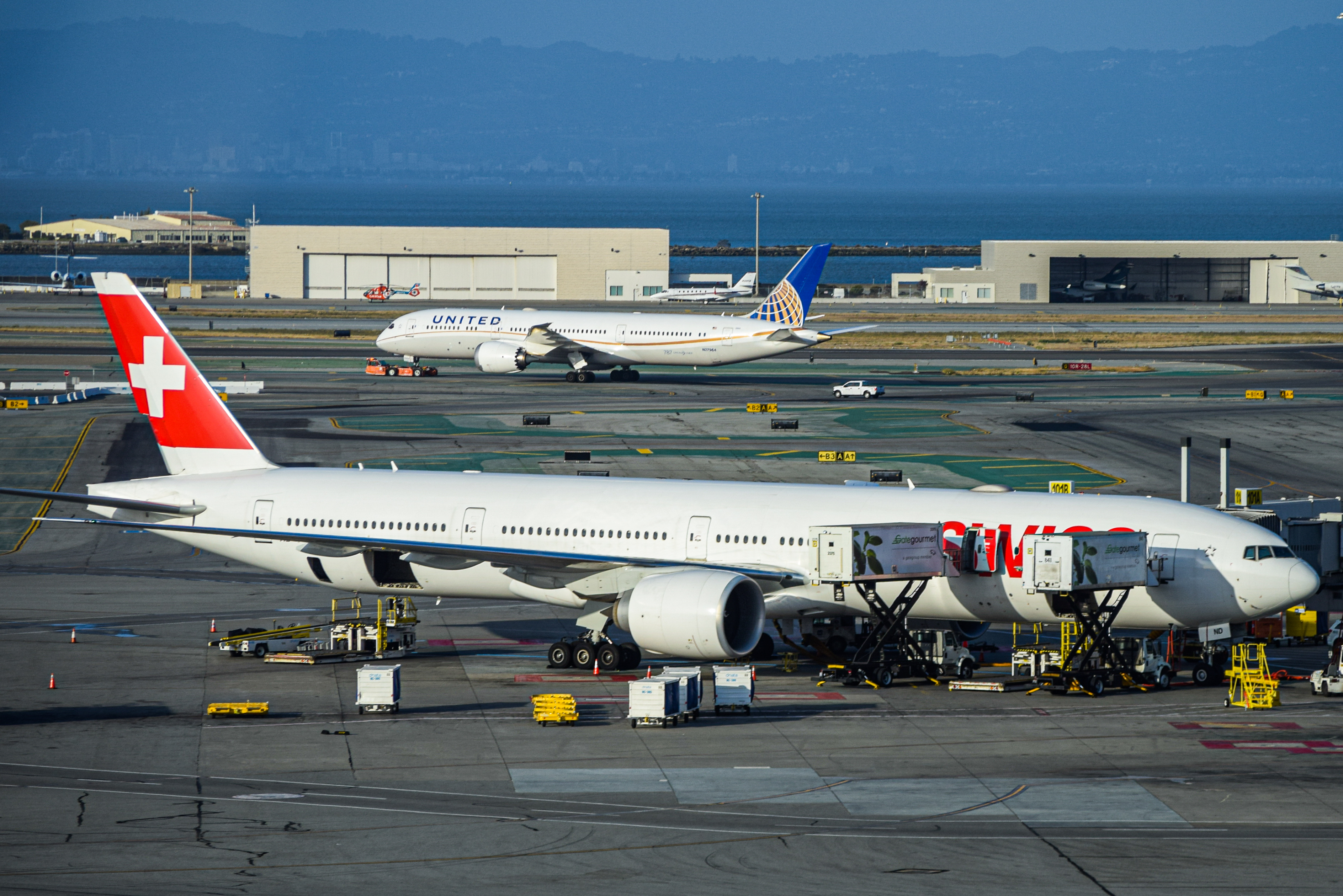 Full size: Swiss International Air Lines Boeing 777-300ER HB-JND at San Francisco International Airport