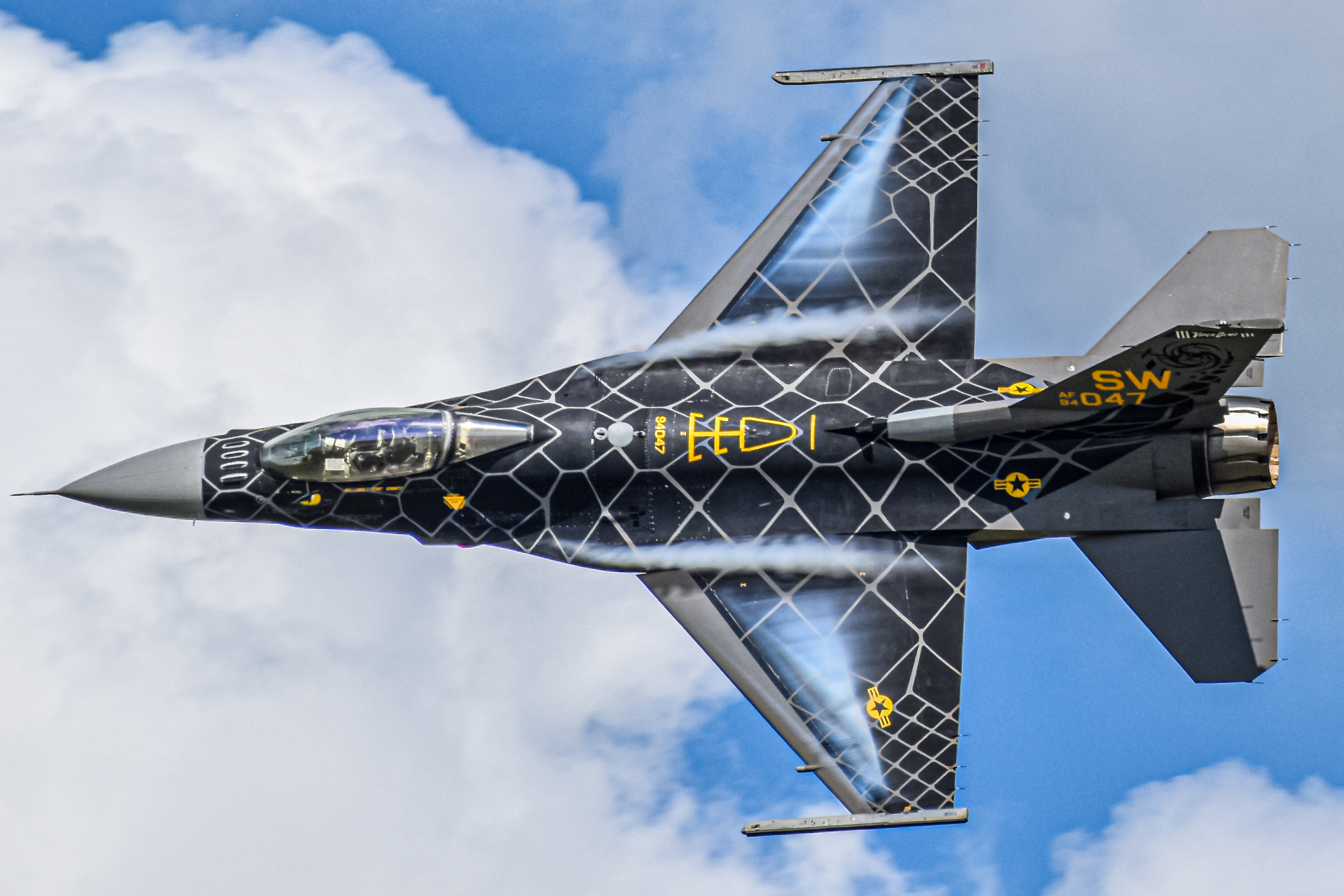 Full size: USAF - United States Air Force Lockheed Martin F-16 94-0047 at Topeka Regional Airport