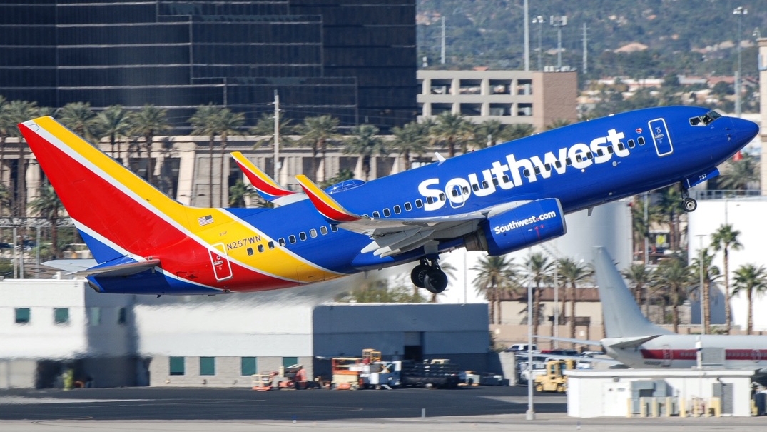 Full size: Southwest Airlines Boeing 737-700 N257WN at Harry Reid International Airport