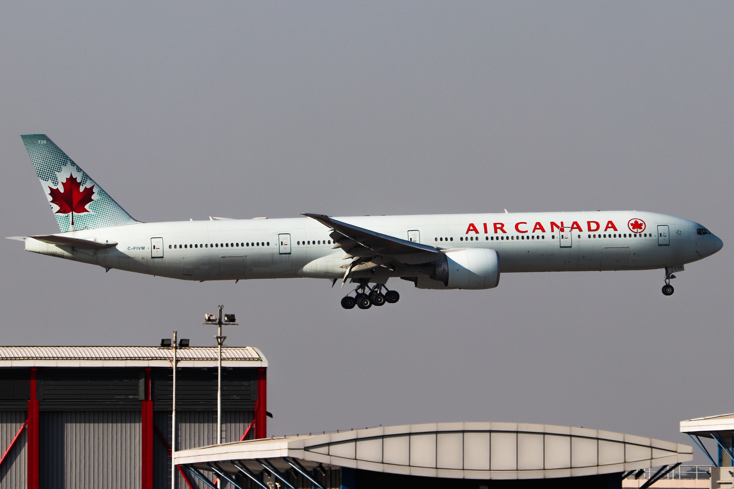 Full size: Air Canada Boeing 777-300ER C-FIVM at Hong Kong International Airport