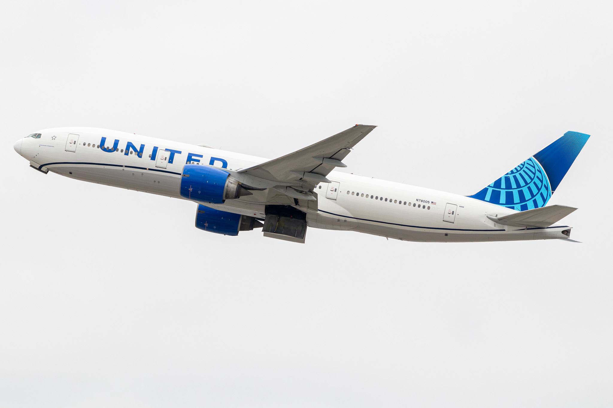 Full size: United Airlines Boeing 777-200ER N78005 at Los Angeles International Airport