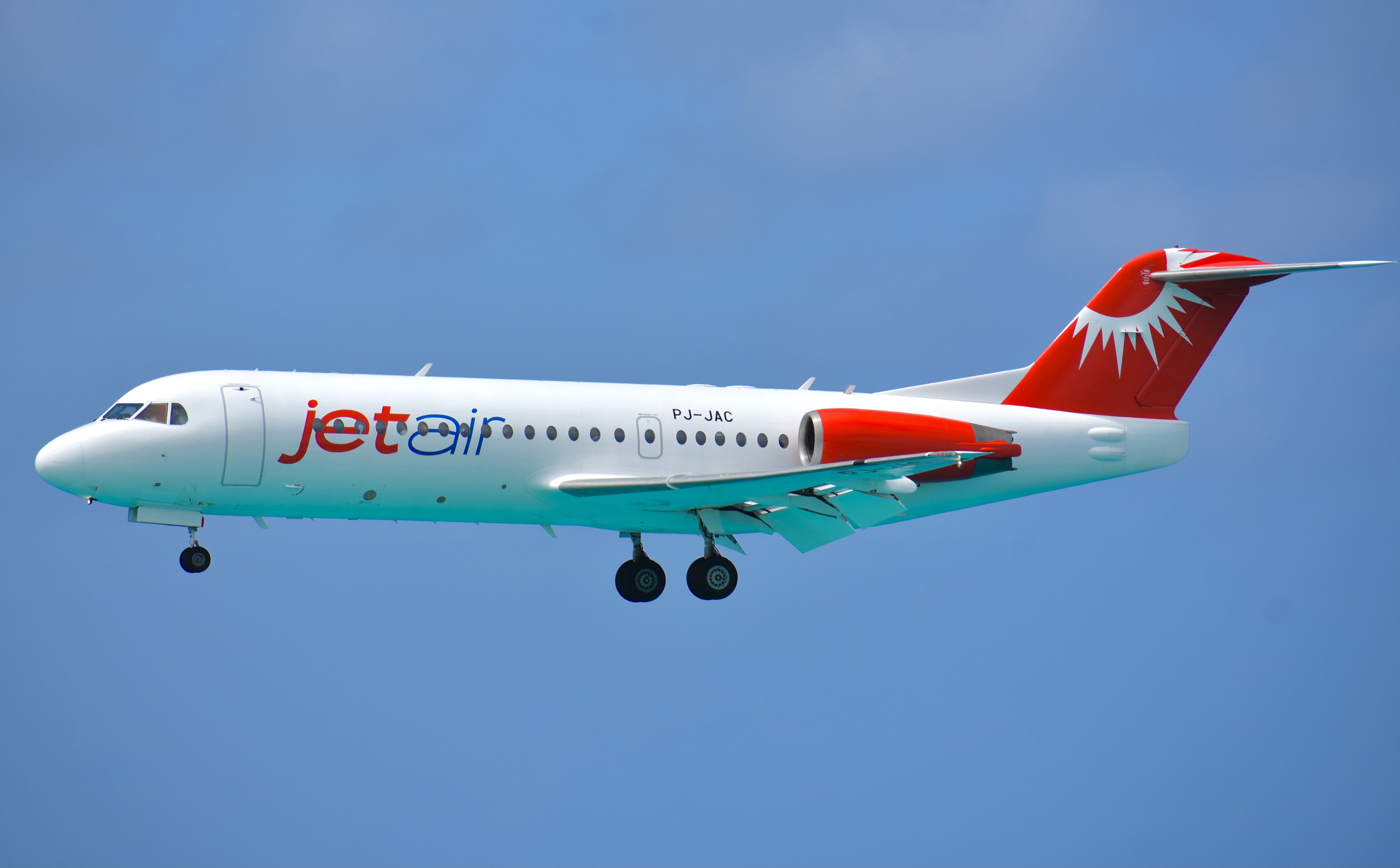 Full size: Jet Air Cairbbean Fokker 70 PJ-JAC at Princess Juliana International Airport