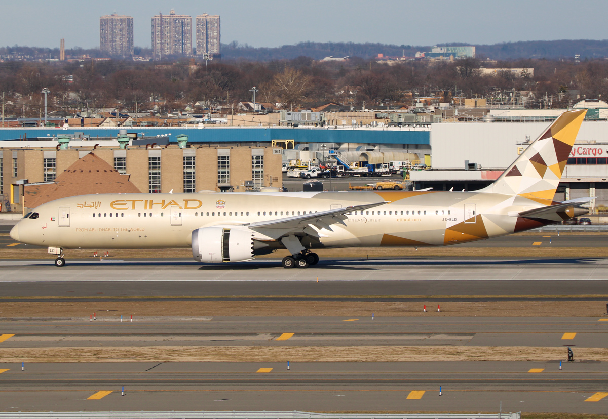 Full size: Etihad Airways Boeing 787-9 A6-BLD at John F. Kennedy International Airport