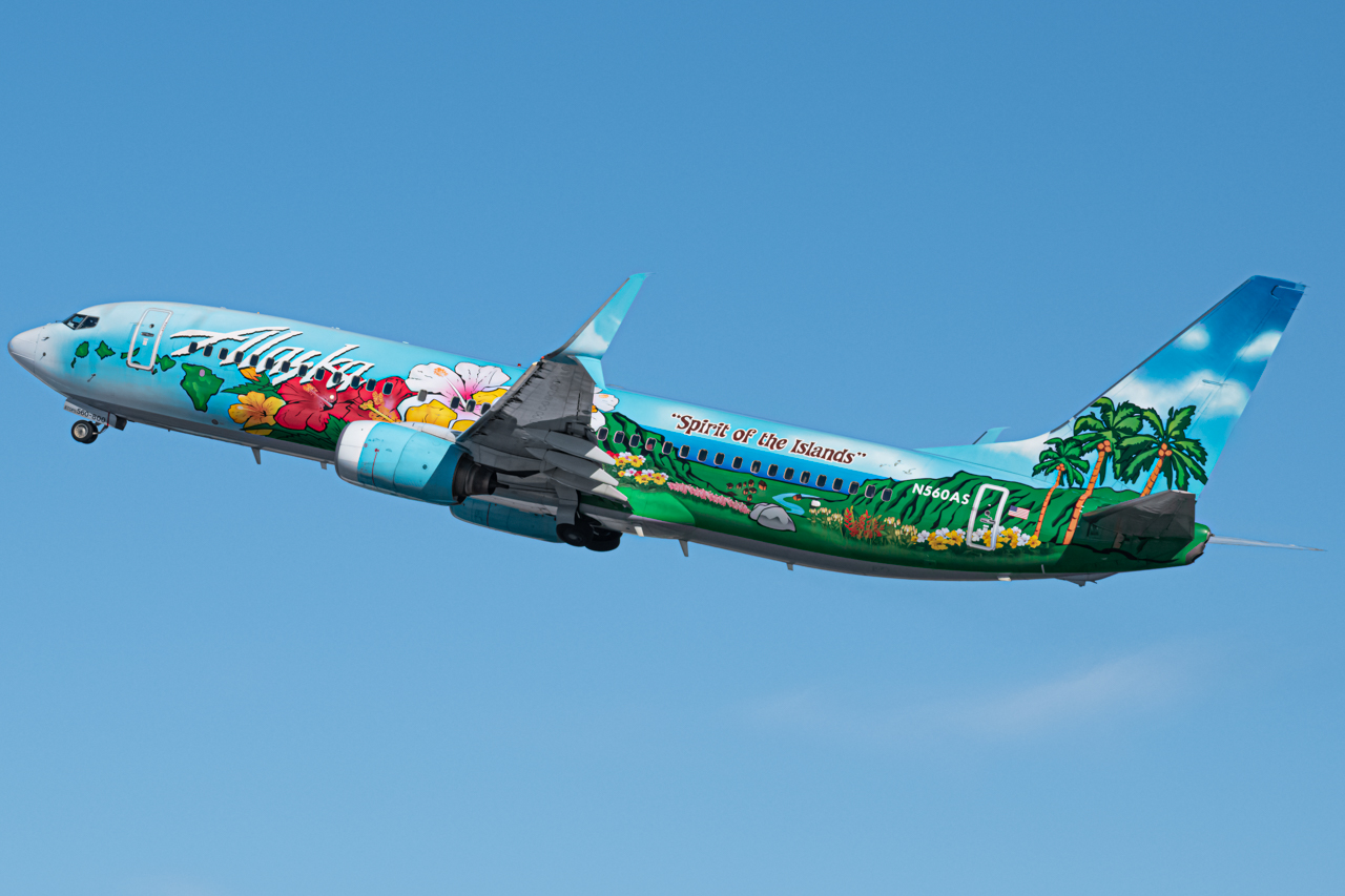 Full size: Alaska Airlines Boeing 737-800 N560AS at Anchorage Ted Stevens International Airport