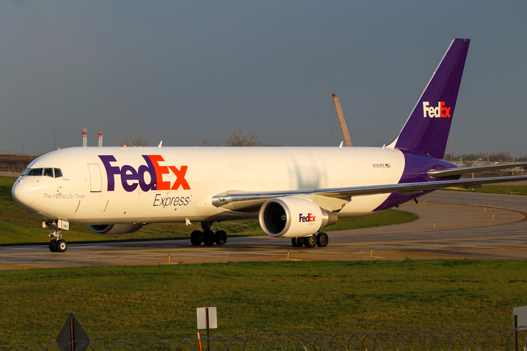 Full size: FedEx Boeing 767-300F N191FE at Chicago O'Hare International Airport