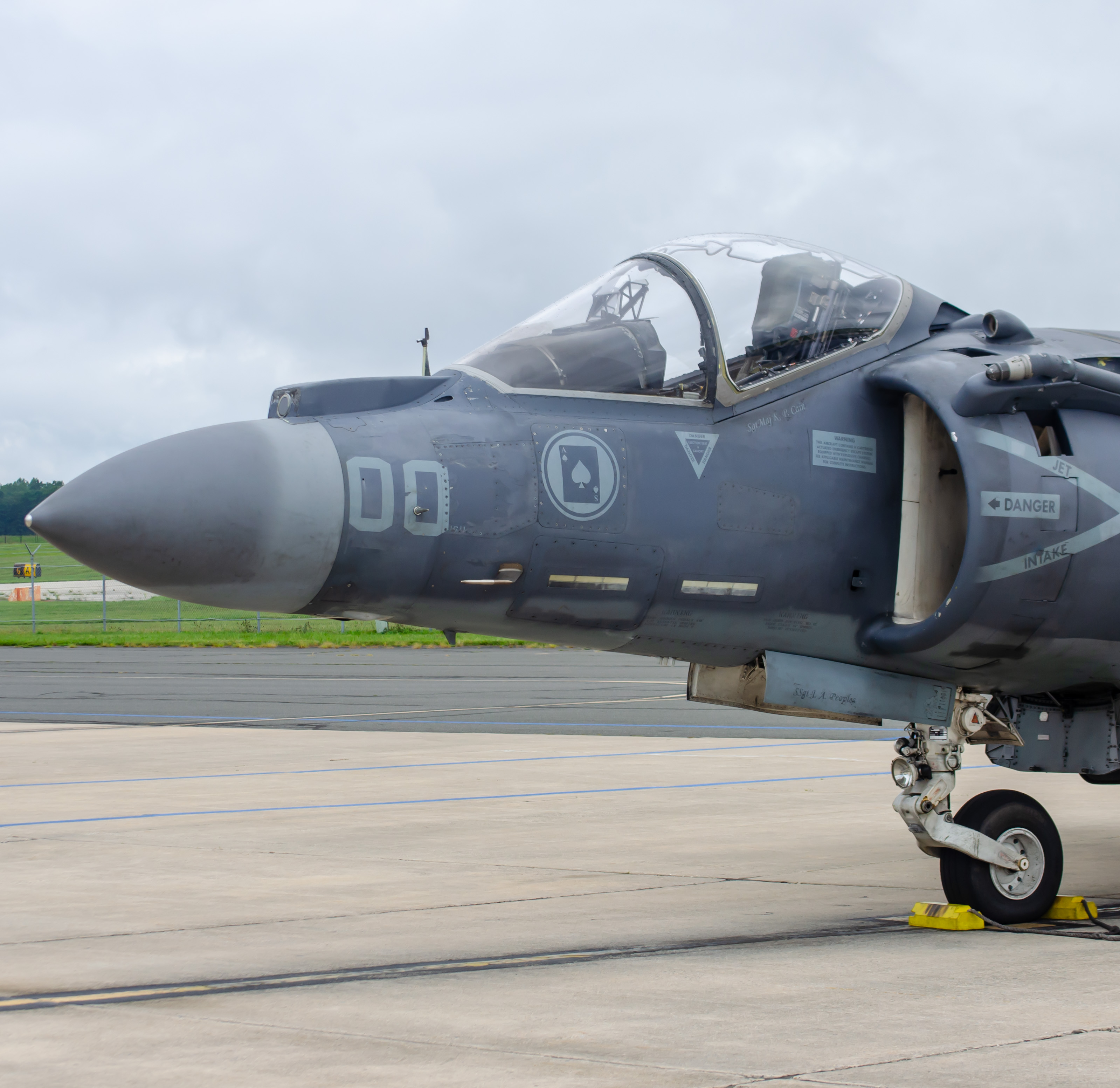 Full size: USMC - United States Marine Corp McDonnell Douglas AV-8B Harrier II 165355 at Atlantic City International Airport