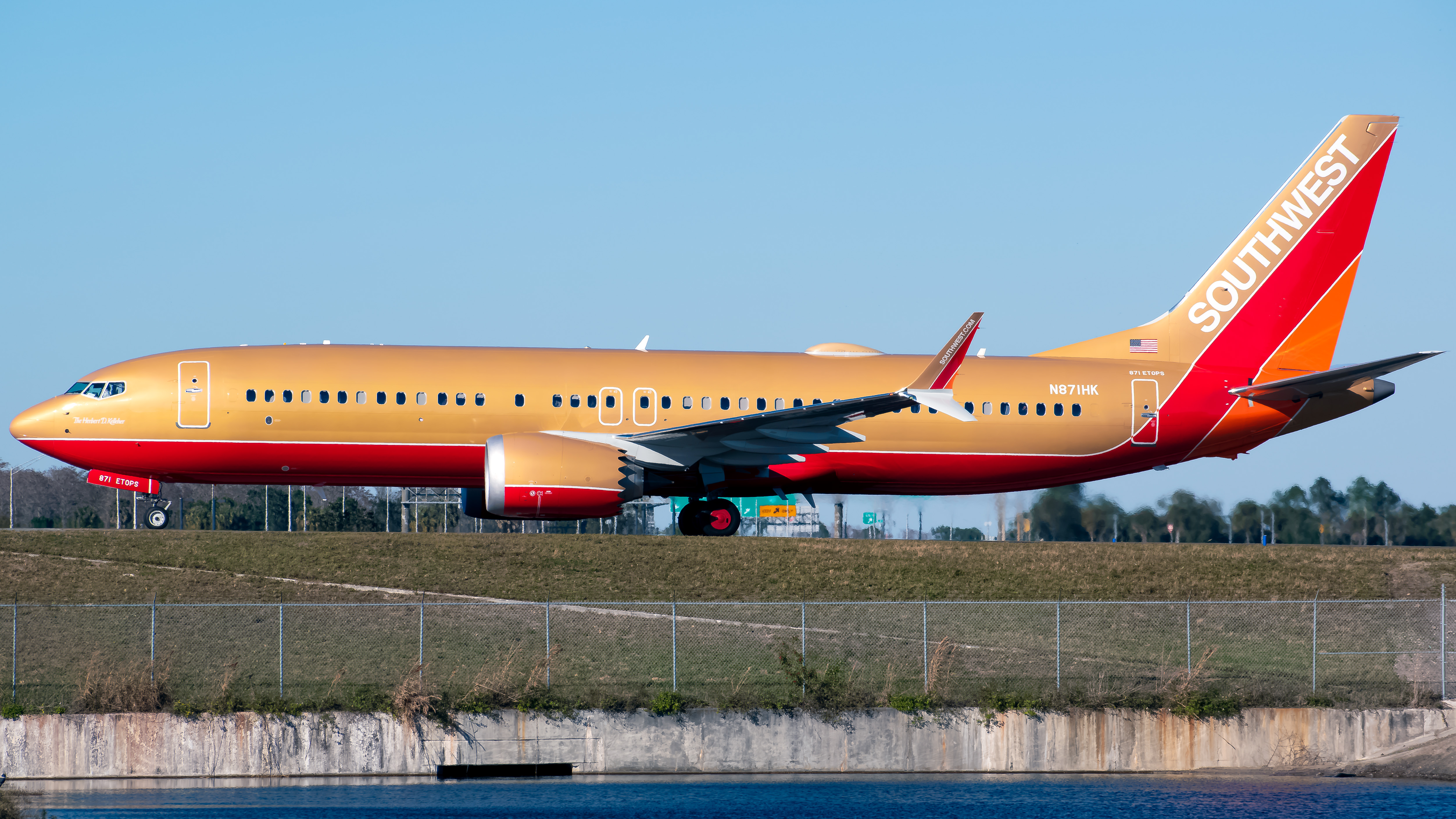 Full size: Southwest Airlines Boeing 737 MAX 8 N871HK at Orlando International Airport