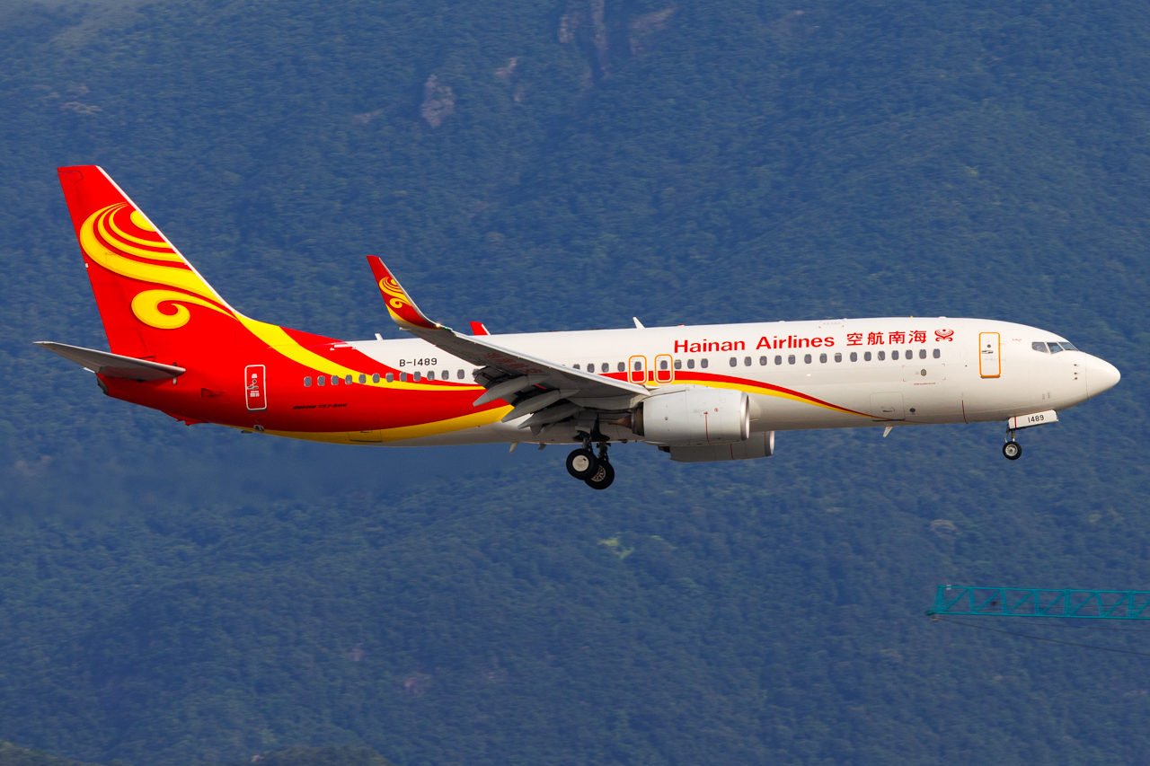 Full size: Hainan Airlines Boeing 737-800 B-1489 at Hong Kong International Airport
