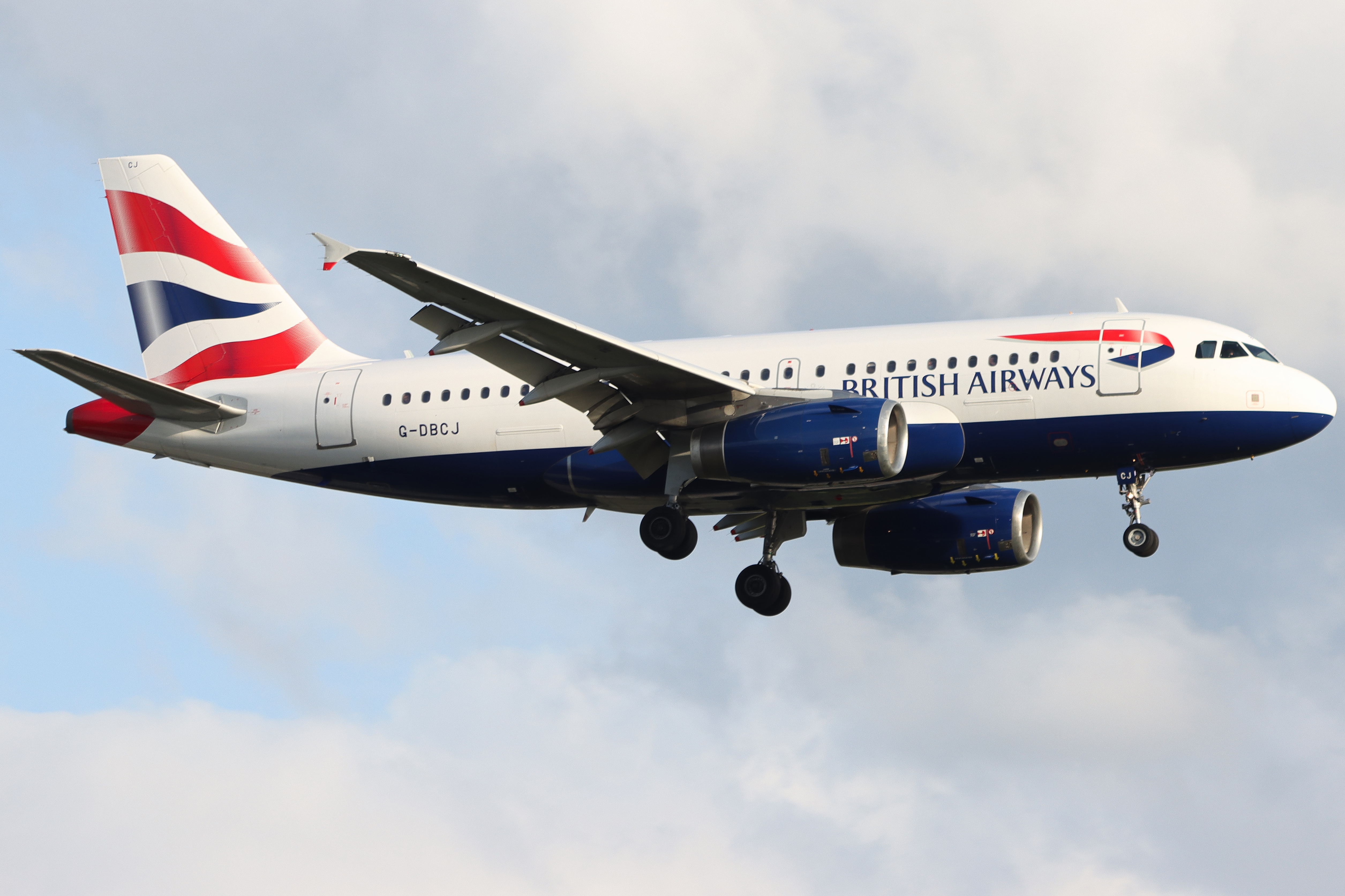 Full size: British Airways Airbus A319 G-DBCJ at London Heathrow International Airport