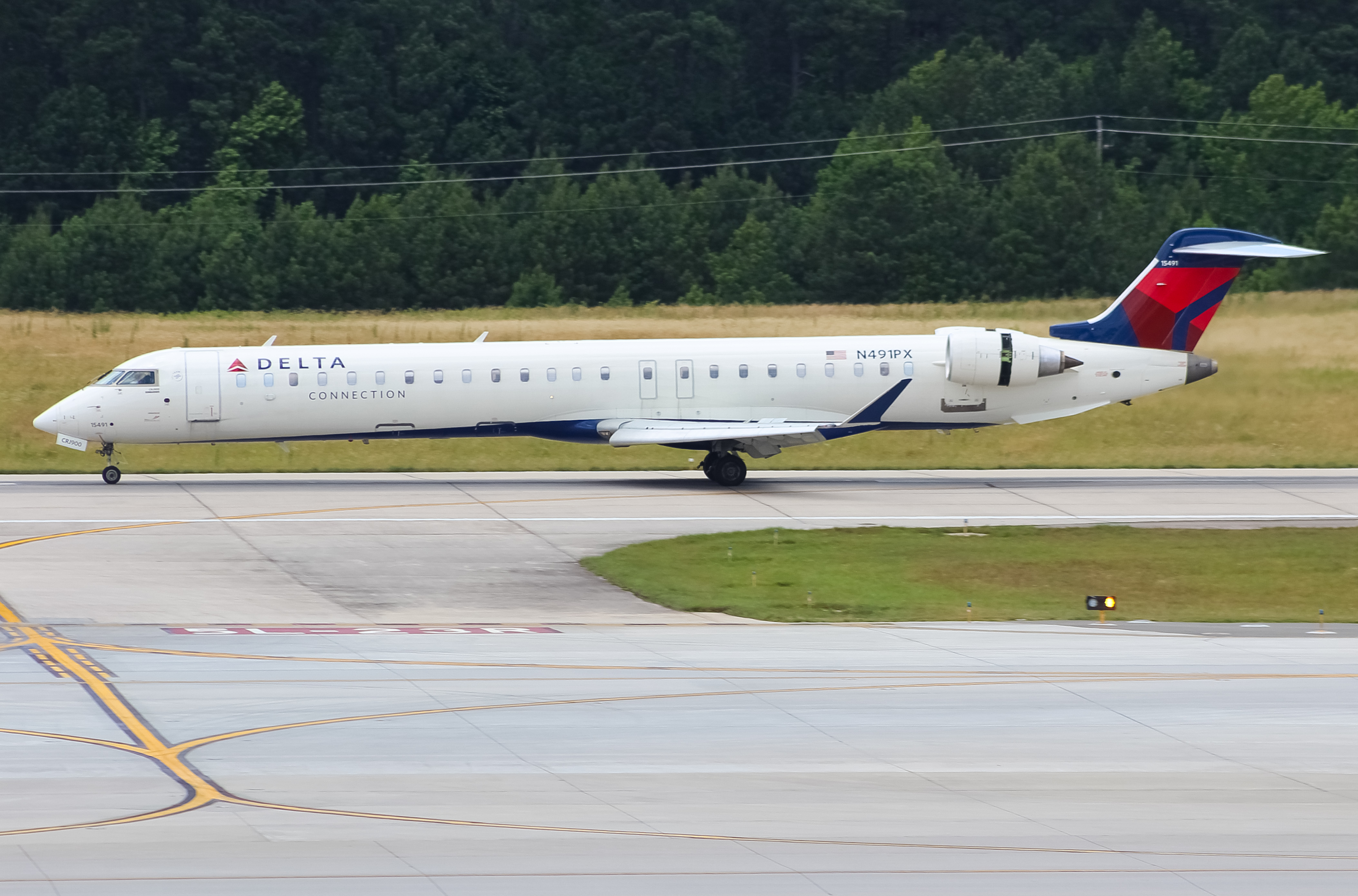 Full size: Delta Connection Mitsubishi CRJ-900 N491PX at Raleigh-Durham International Airport