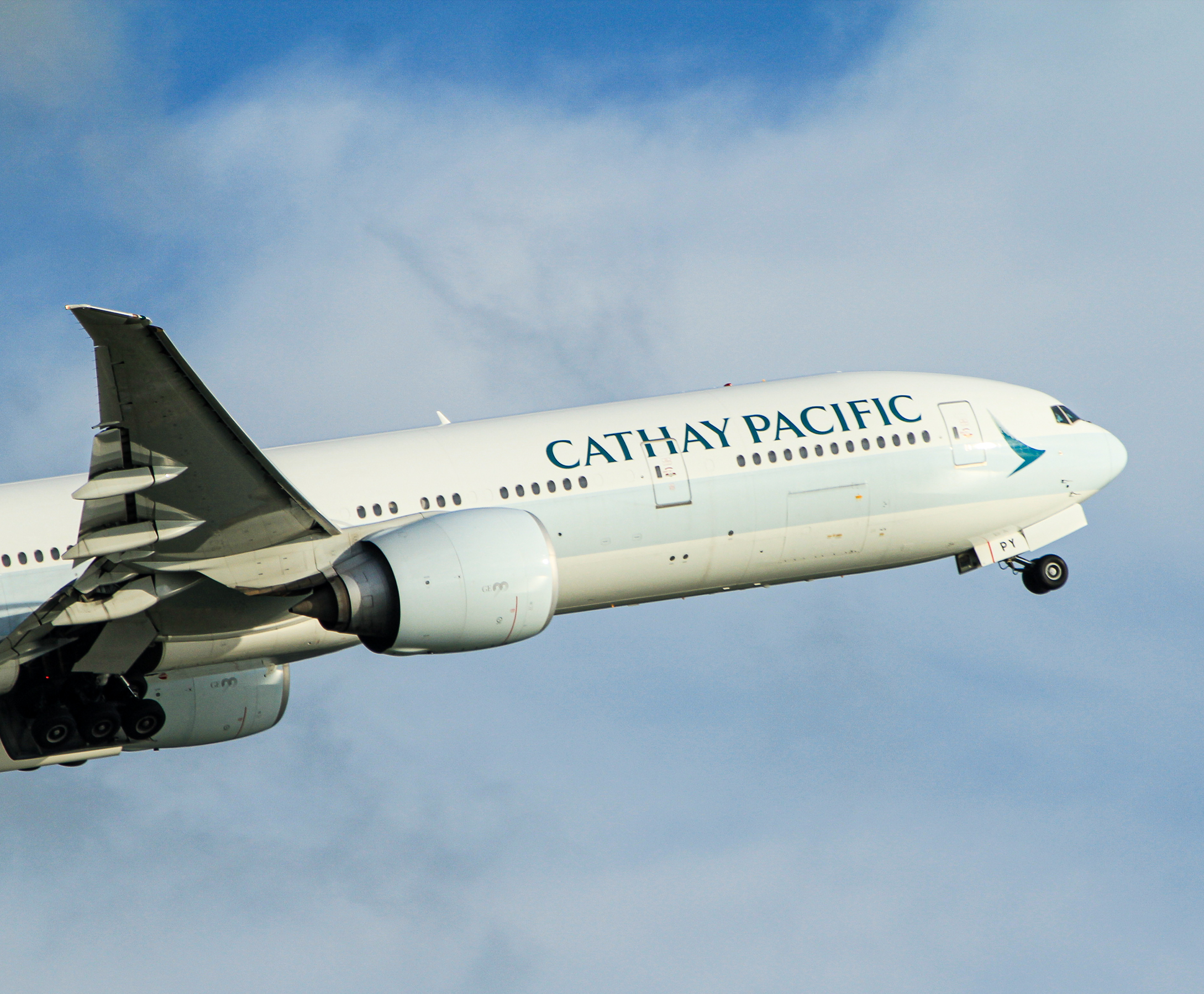 Full size: Cathay Pacific Boeing 777-300ER B-KPY at Hong Kong International Airport