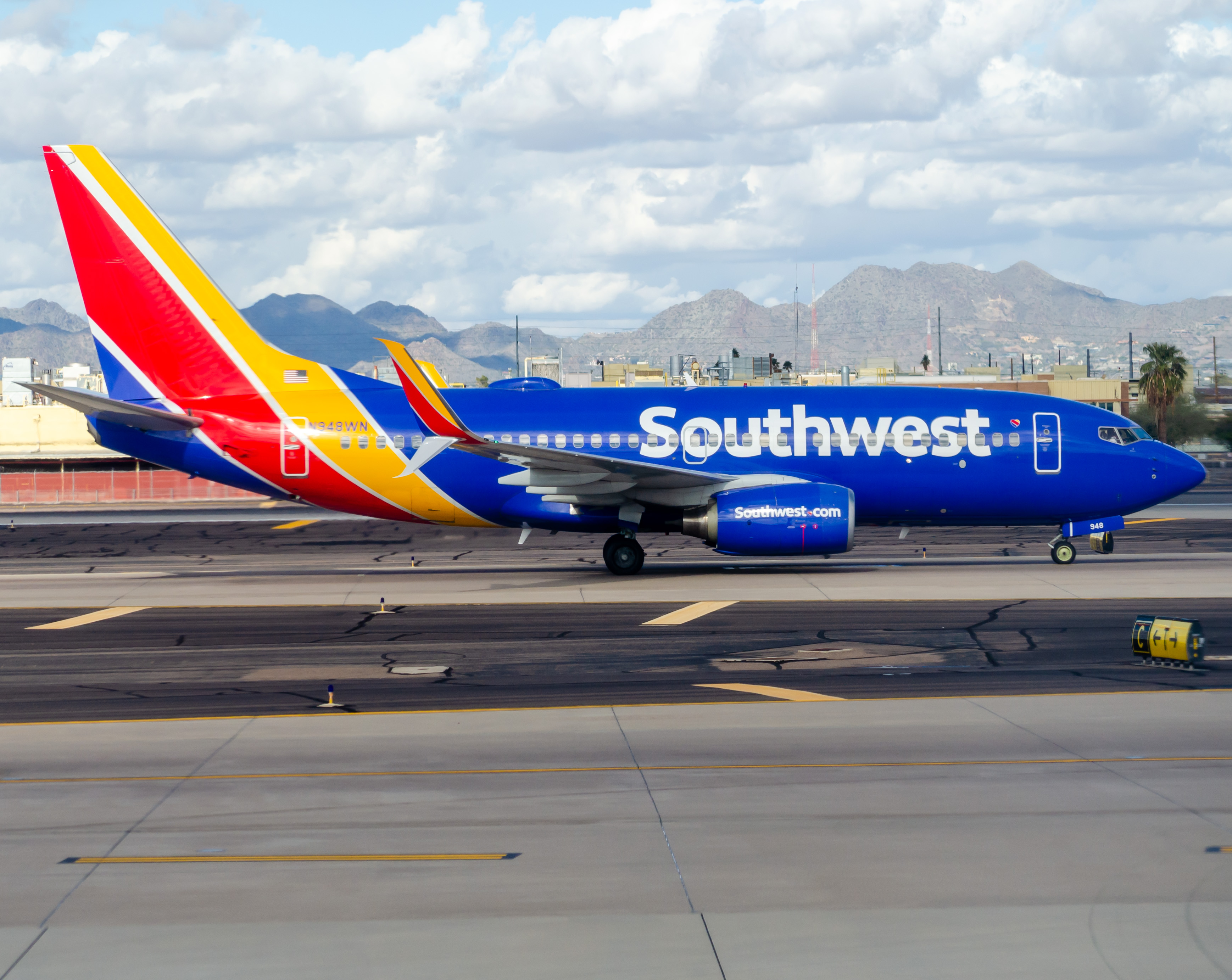 Full size: Southwest Airlines Boeing 737-700ER N948WN at Phoenix Sky Harbor International Airport