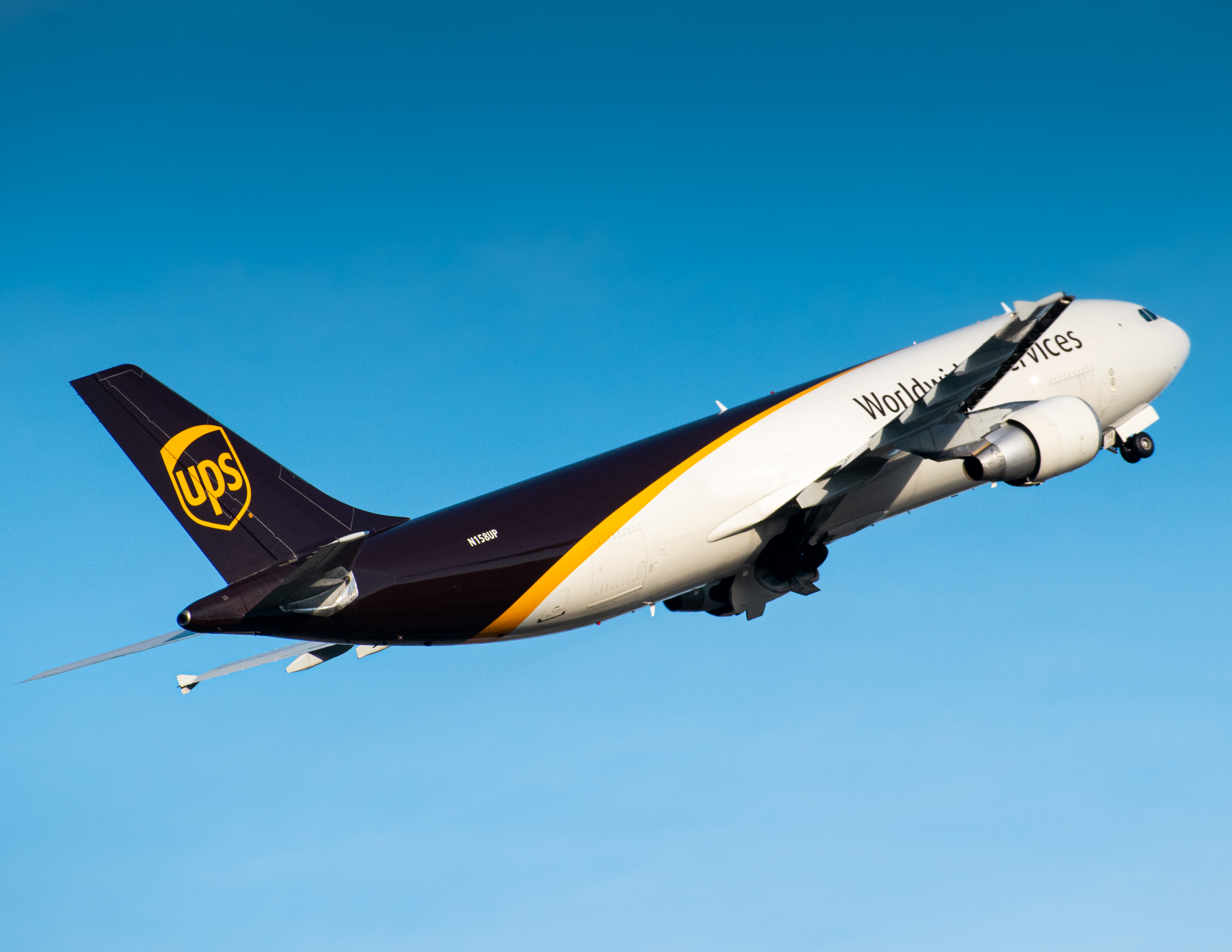 Full size: United Parcel Service Airbus A300F-600 N158UP at Portland International Airport