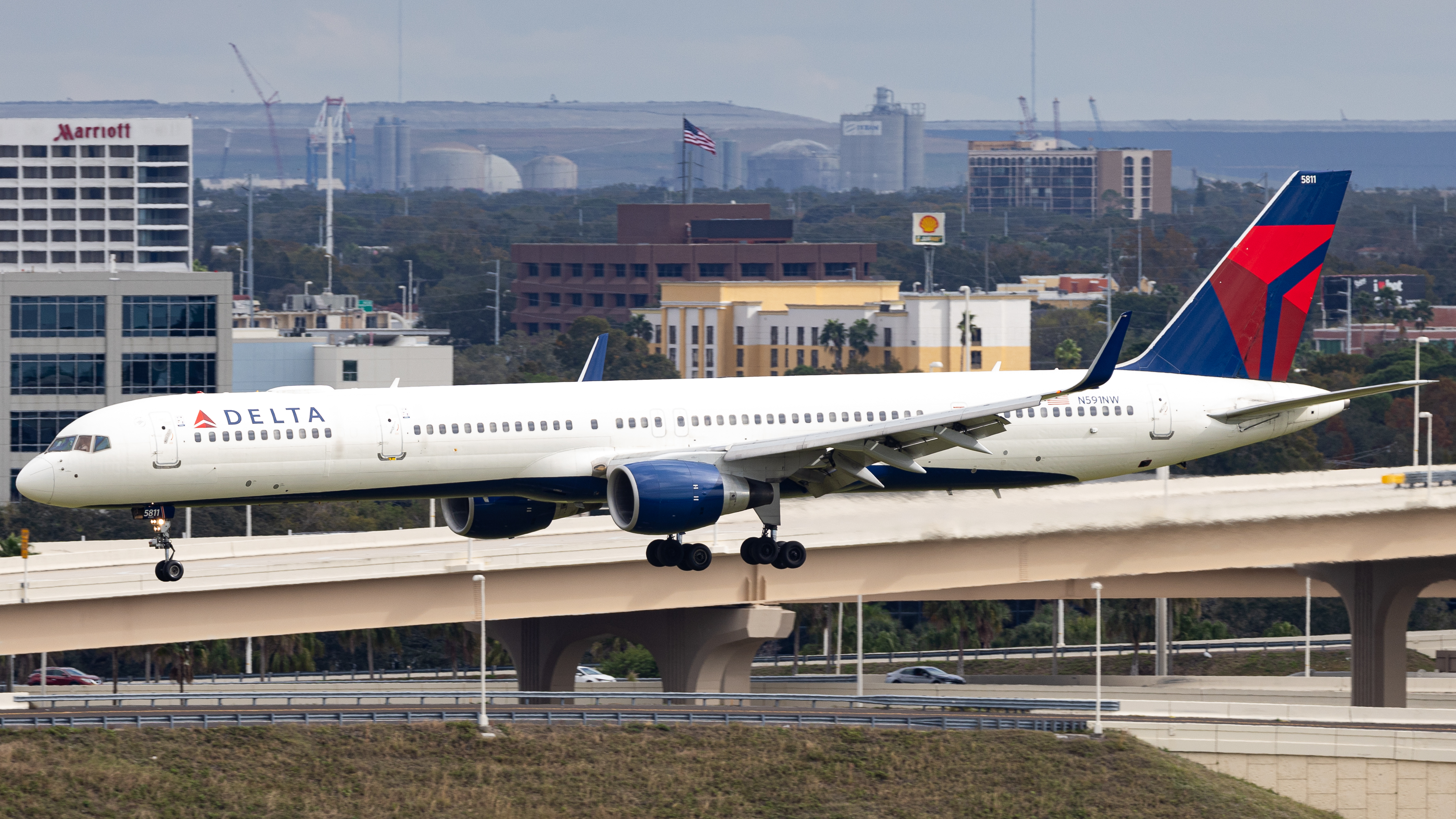 Full size: Delta Airlines Boeing 757-300 N591NW at Tampa International Airport