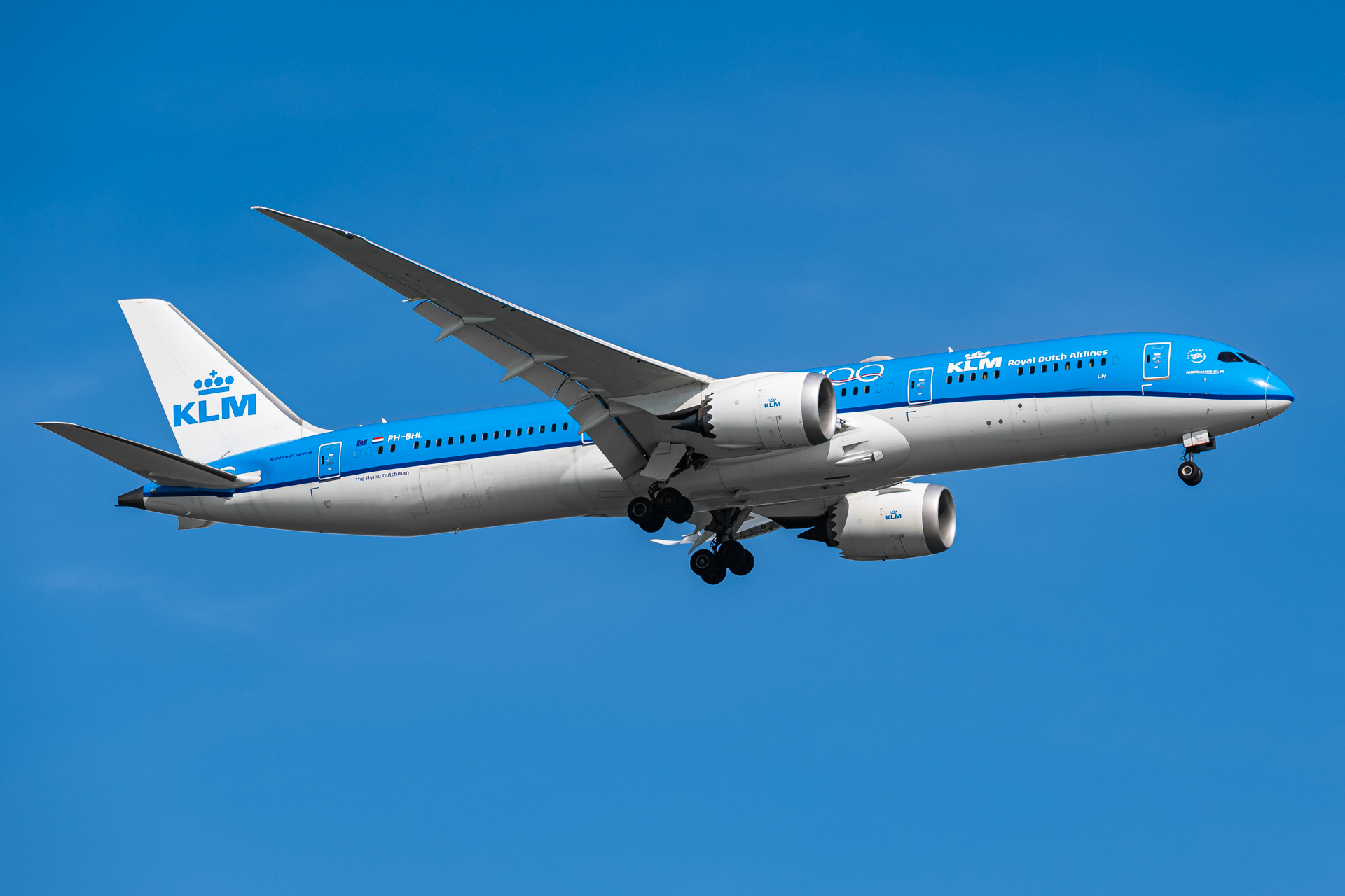 Full size: KLM Boeing 787-9 PH-BHL at Singapore-Changi Airport
