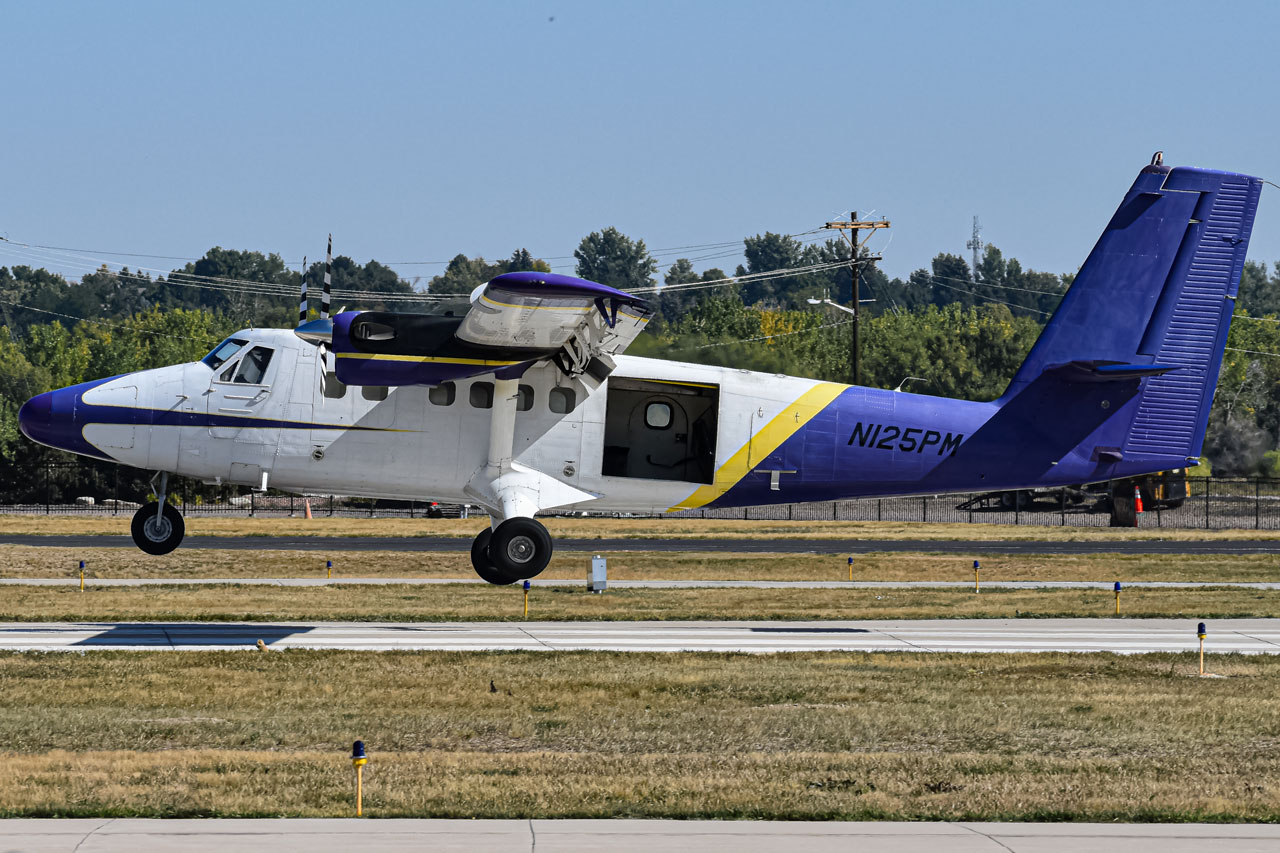 Full size: PRIVATE De Havilland DHC-6 N125PM at Vance Brand Airport