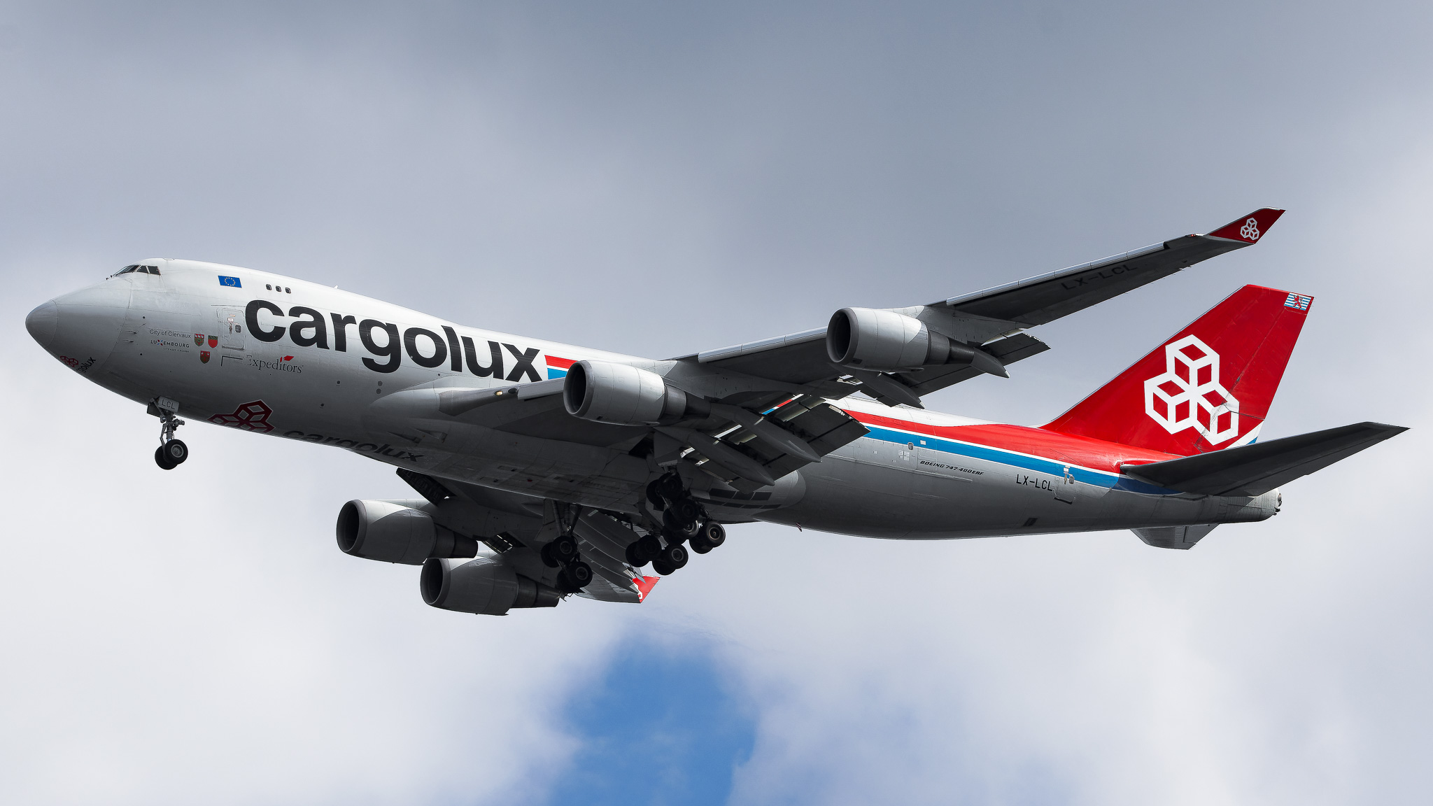 Full size: CargoLux Boeing 747-400F LX-LCL at John F. Kennedy International Airport