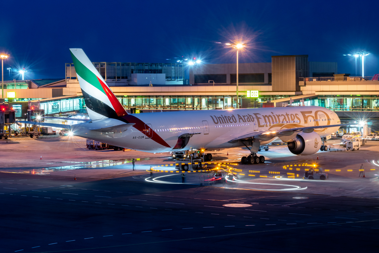 Full size: Emirates  Boeing 777-300ER A6-EQM at Singapore-Changi Airport
