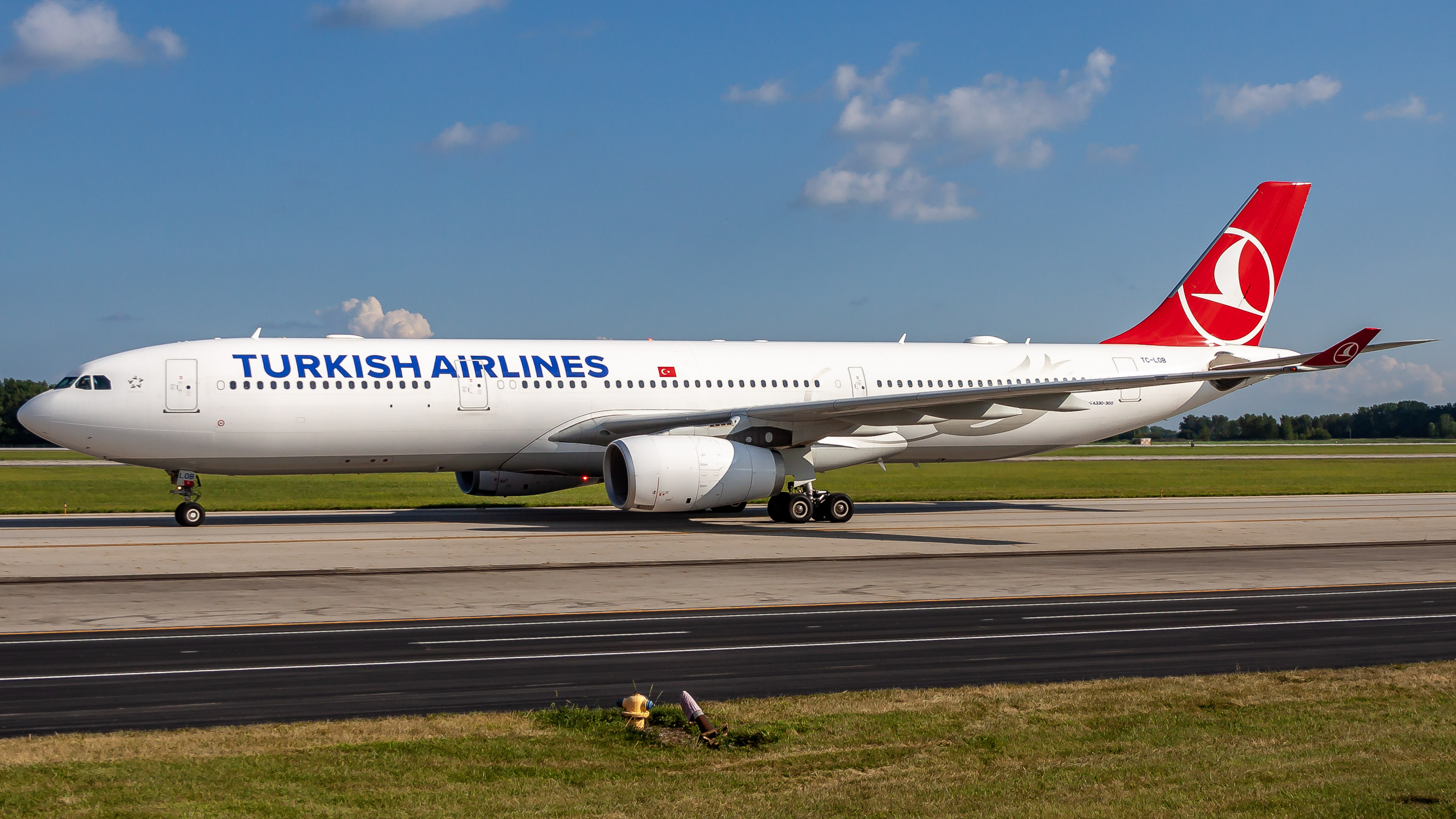 Full size: Turkish Airlines Airbus A330-200 TC-LOB at Rickenbacker International Airport