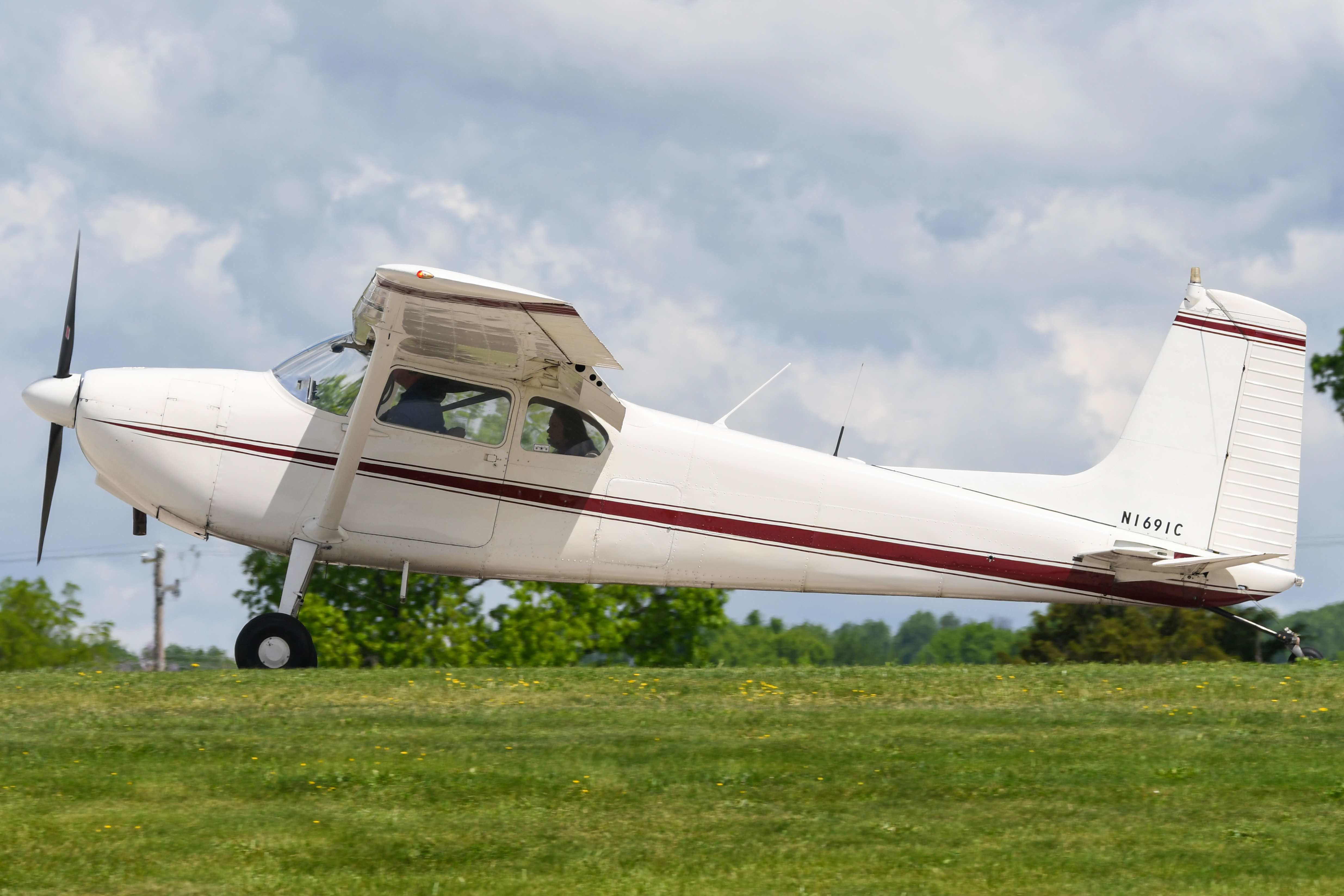 Full size: PRIVATE Cessna 180 N1691C at Heritage Field Airport