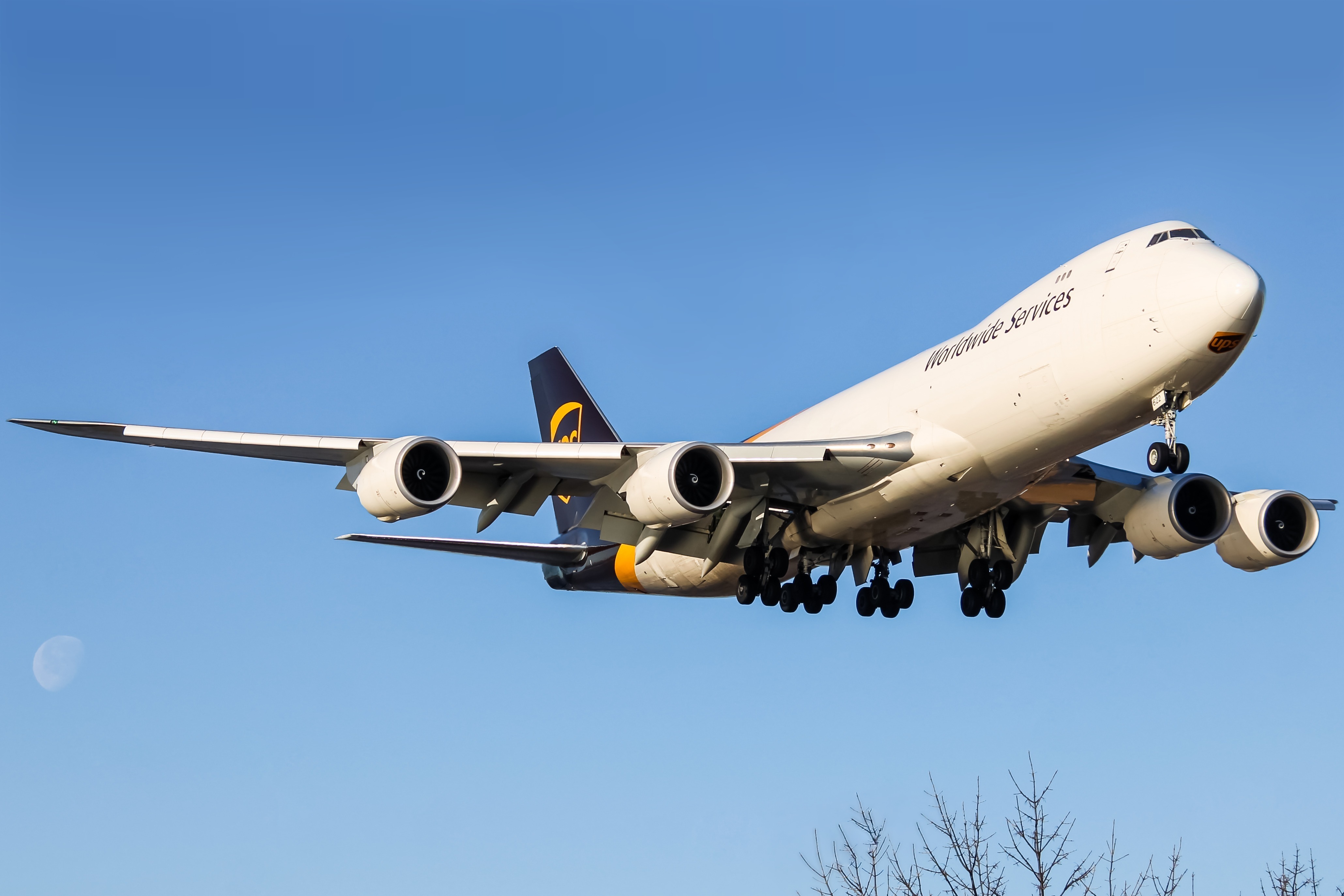 Full size: United Parcel Service Boeing 747-8F N622UP at Philadelphia International Airport