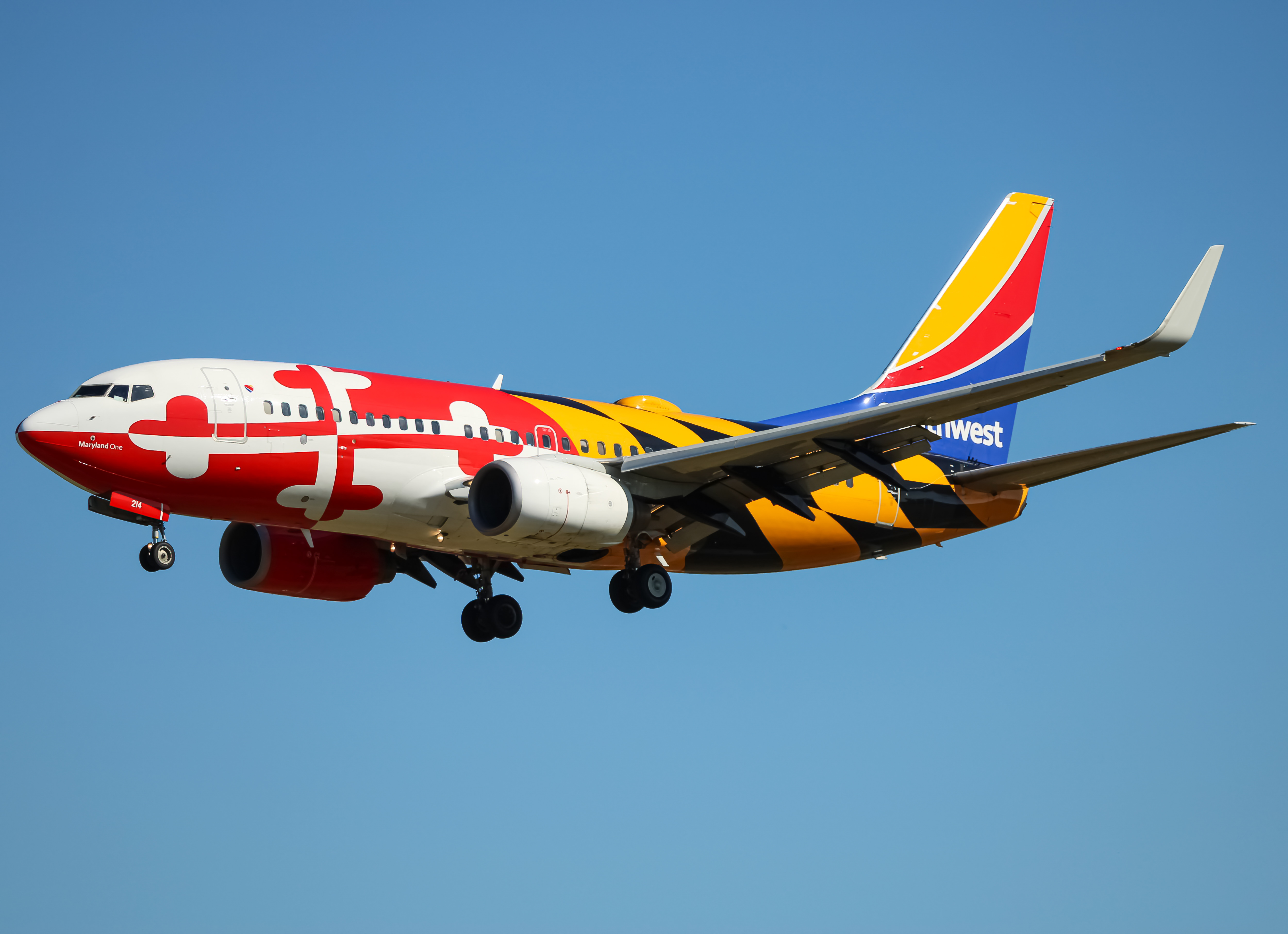 Full size: Southwest Airlines Boeing 737-700 N214WN at Baltimore/Washington International Thurgood Marshall Airport